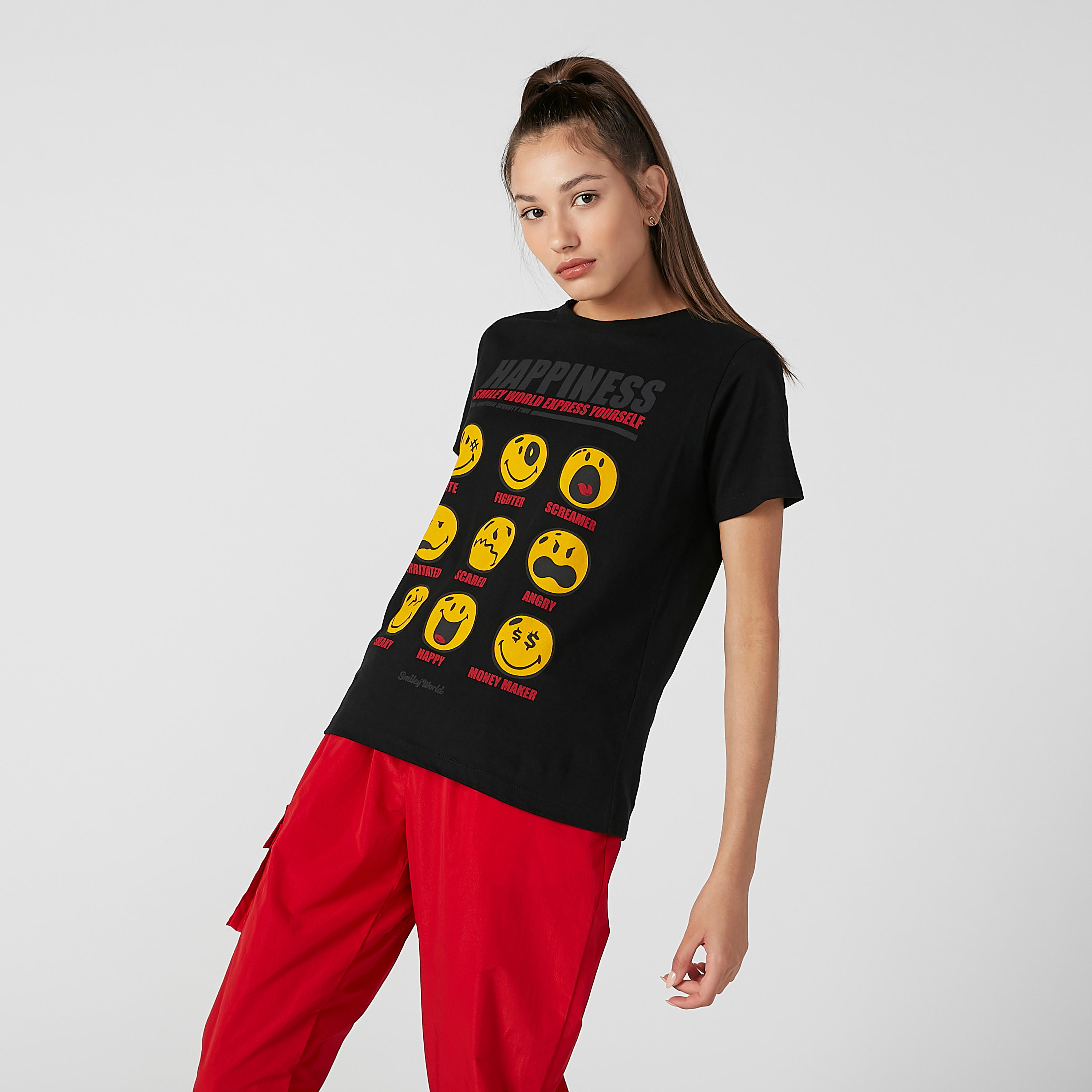 تيشيرت مستدام بياقة مستديرة وطبعات سمايلي وورلد-women-clothing-tshirts-image-4