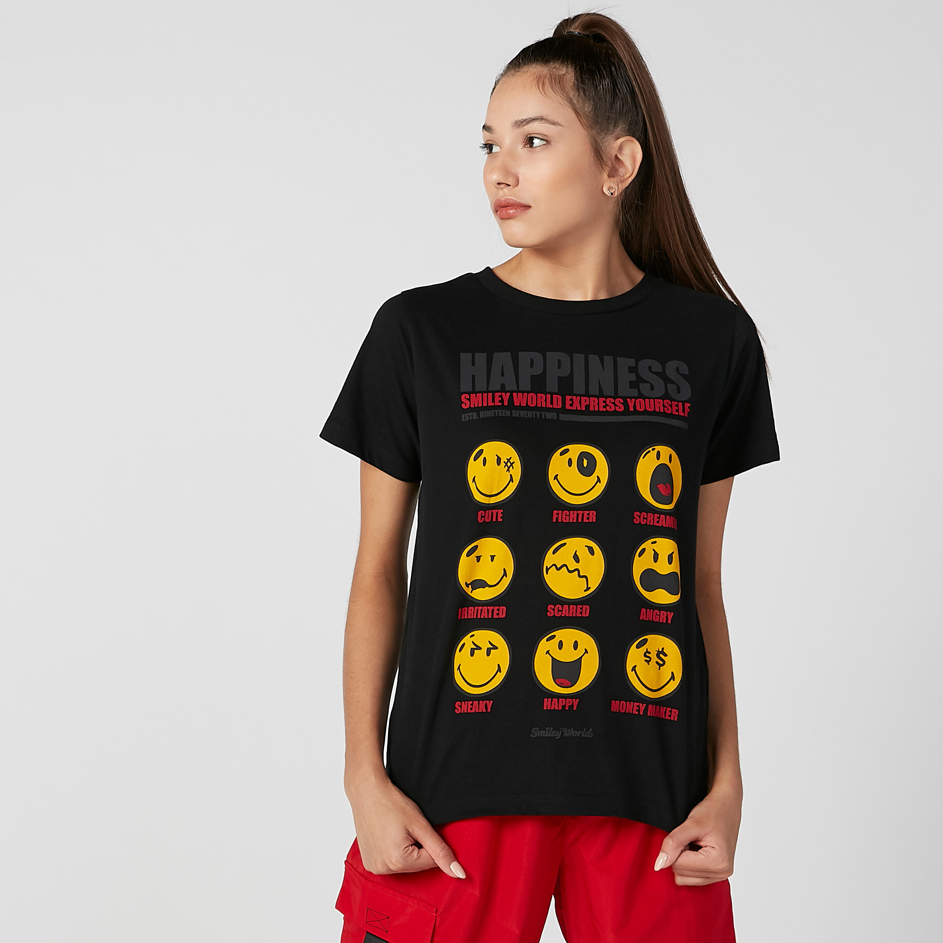 تيشيرت مستدام بياقة مستديرة وطبعات سمايلي وورلد-women-clothing-tshirts-image-2