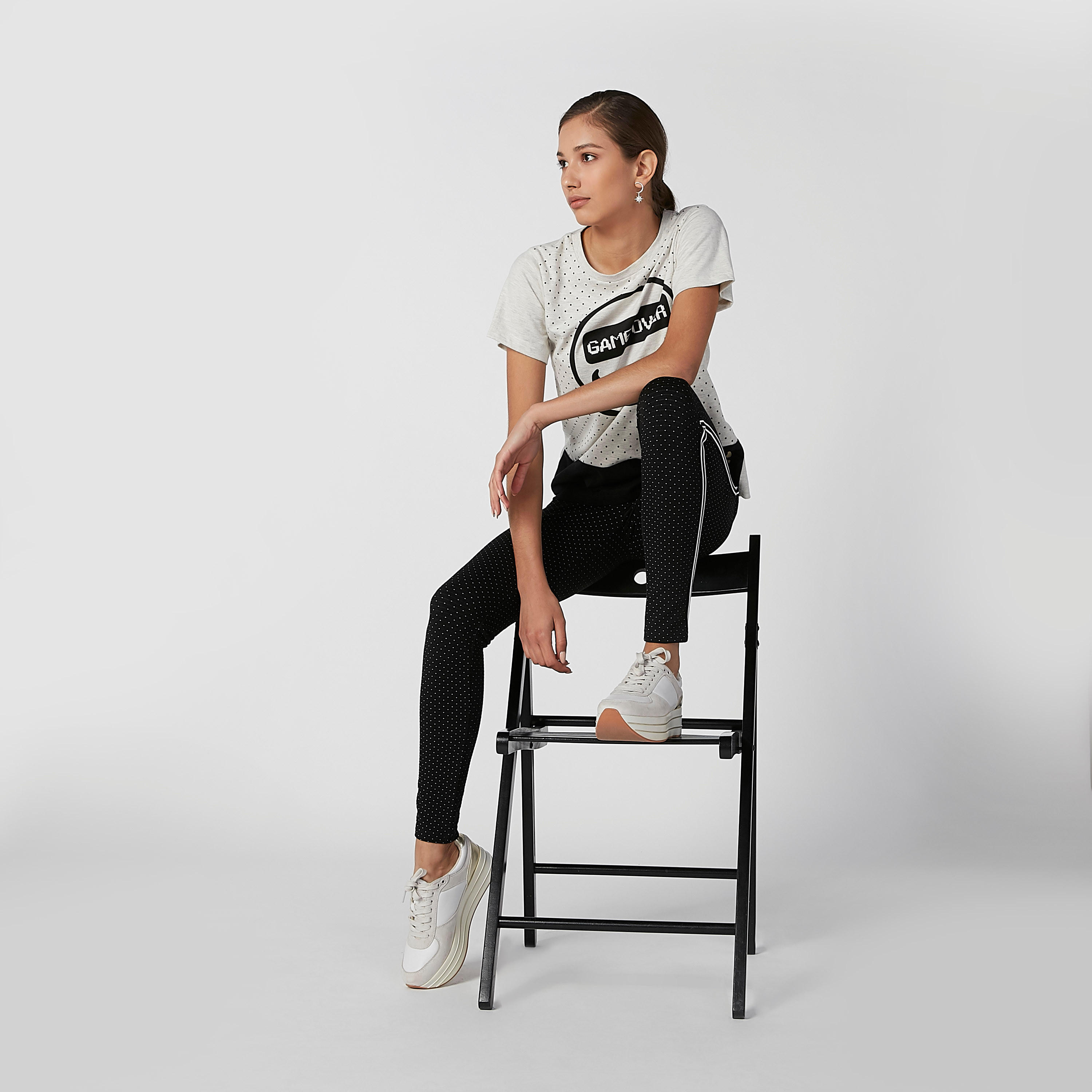 تيشيرت مستدام بياقة مستديرة وطبعات سمايلي وورلد -women-clothing-tshirts-image-1