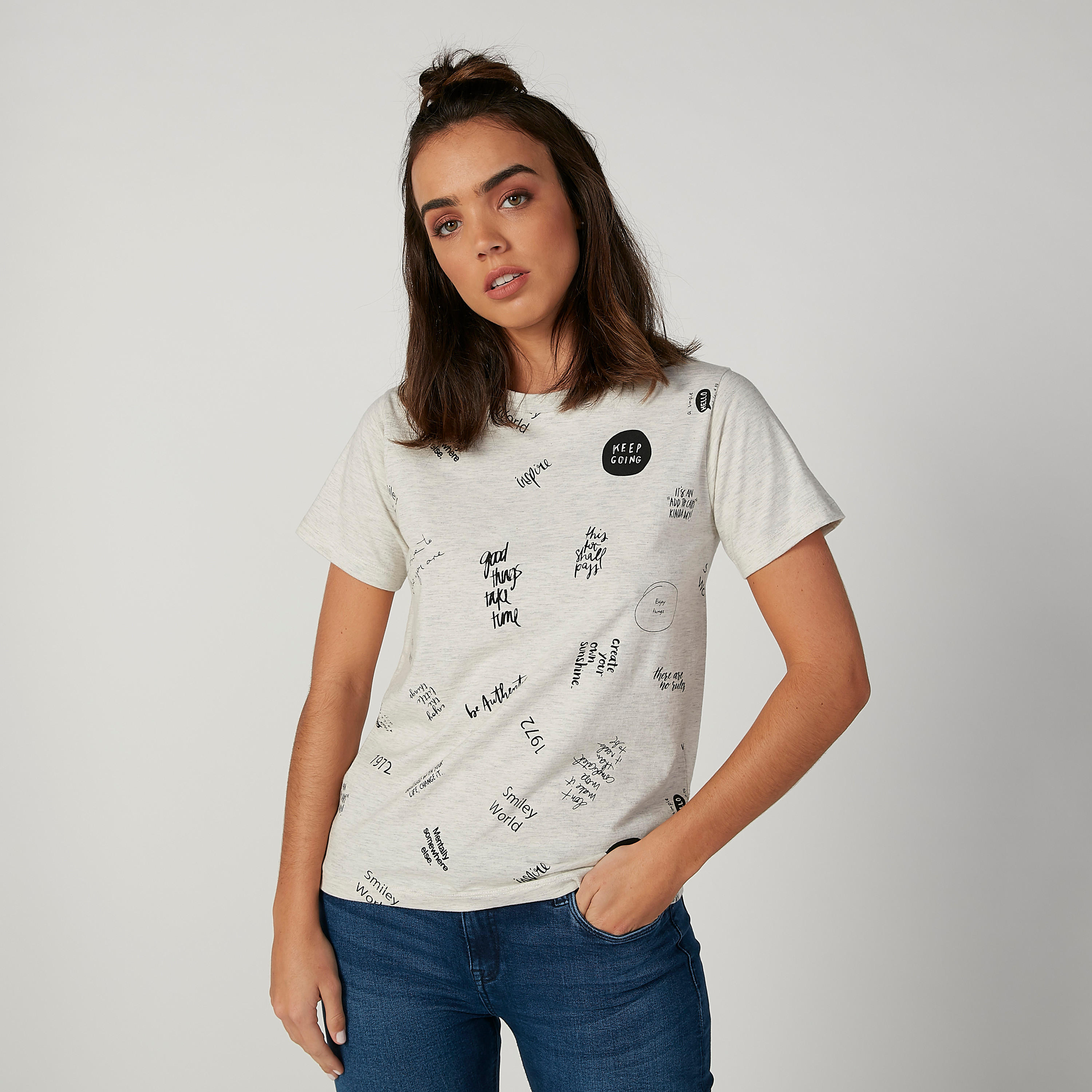 تيشيرت مستدام بياقة مستديرة وطبعات سمايلي وورلد -women-clothing-tshirts-image-1