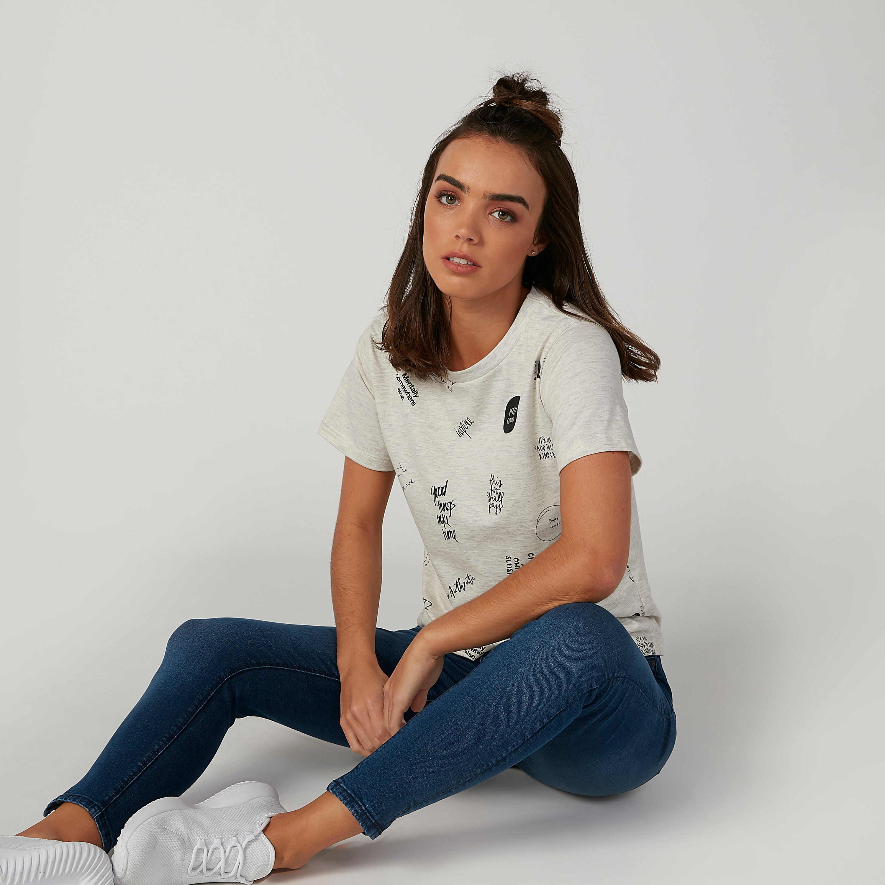 تيشيرت مستدام بياقة مستديرة وطبعات سمايلي وورلد -women-clothing-tshirts-image-3