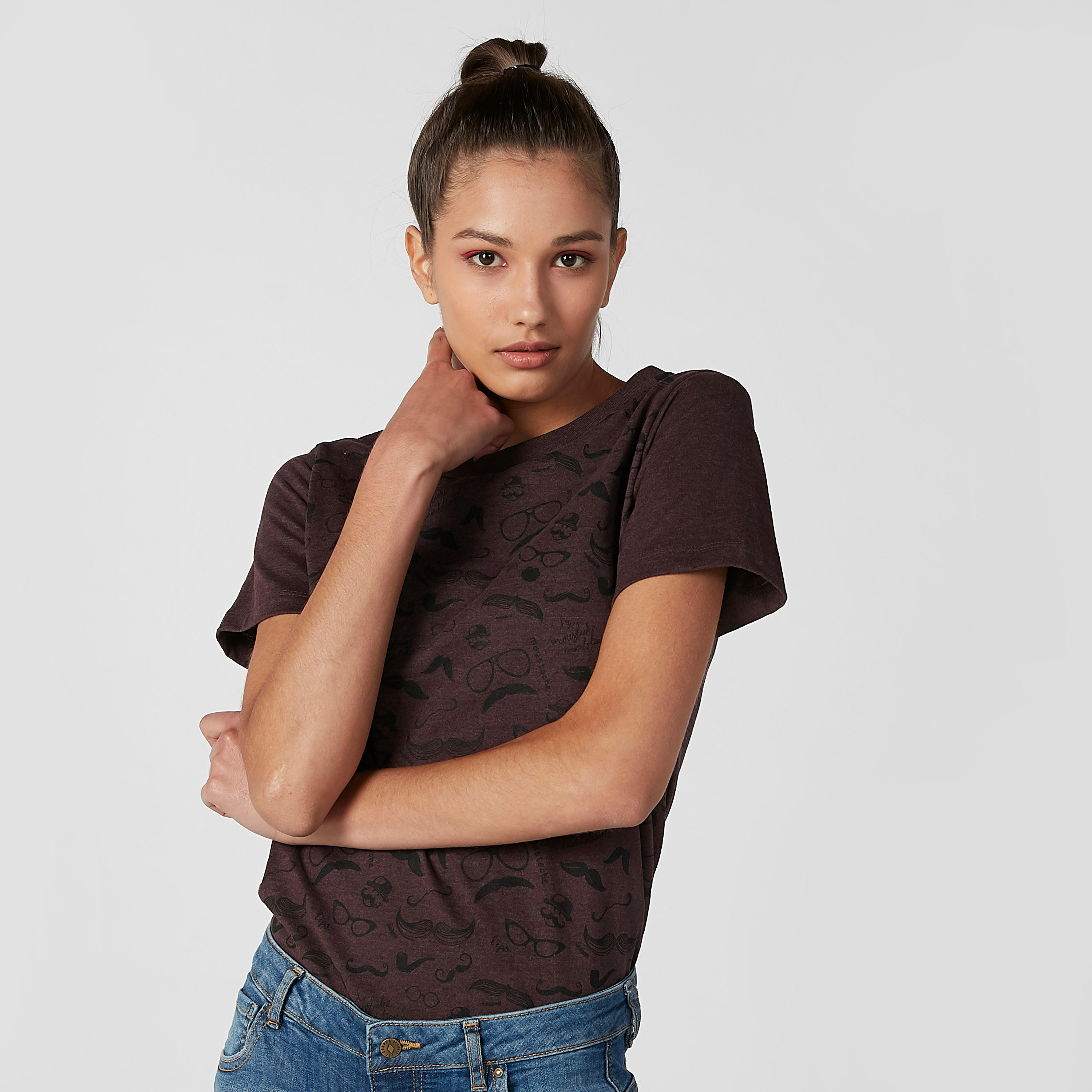 تيشيرت مستدام بياقة مستديرة وطبعات سمايلي وورلد -women-clothing-tshirts-image-3