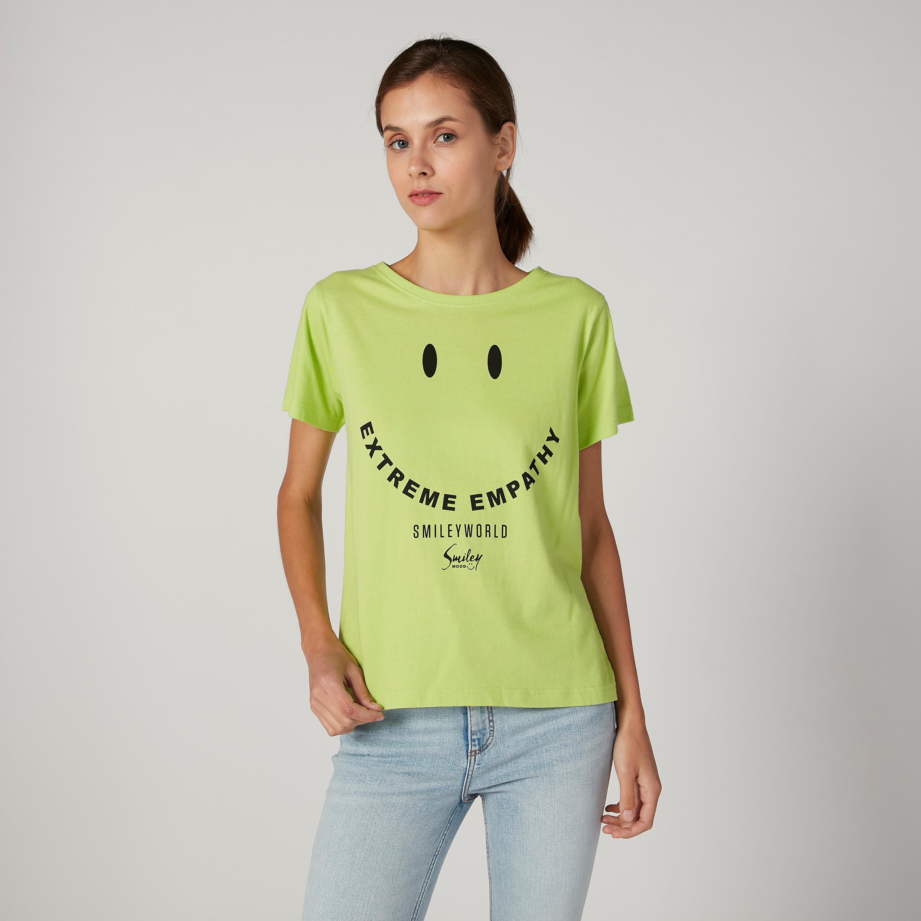 تيشيرت بياقة مستديرة وأكمام قصيرة وطبعات سمايلي وورلد-women-clothing-tshirts-image-1
