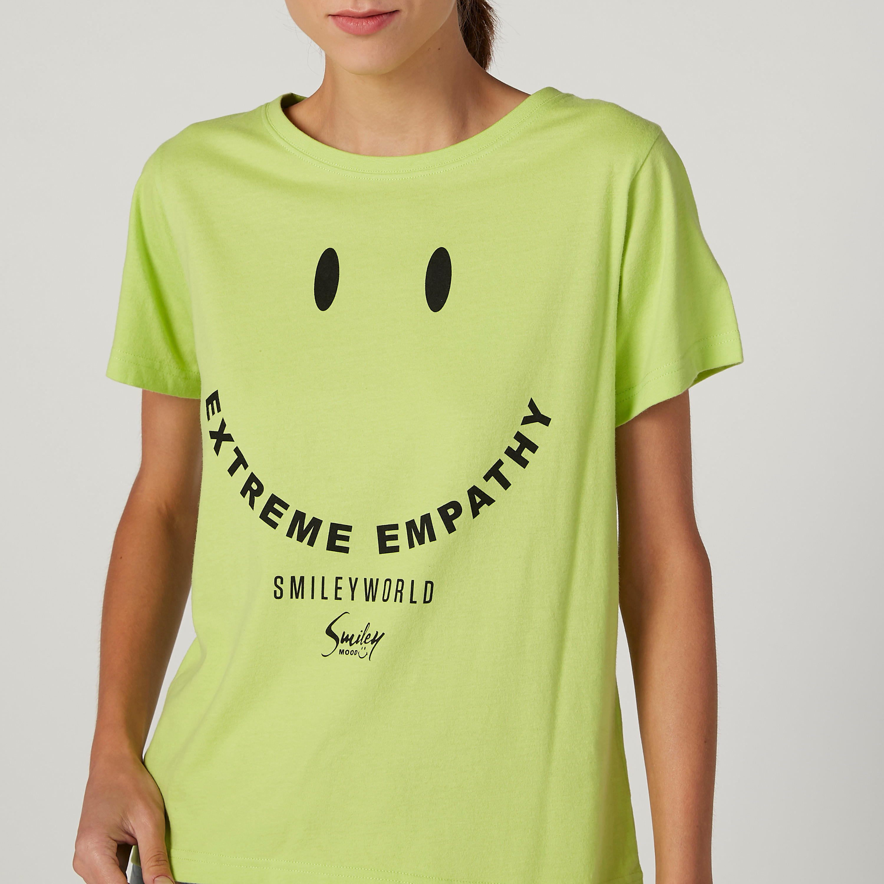 تيشيرت بياقة مستديرة وأكمام قصيرة وطبعات سمايلي وورلد-women-clothing-tshirts-image-3