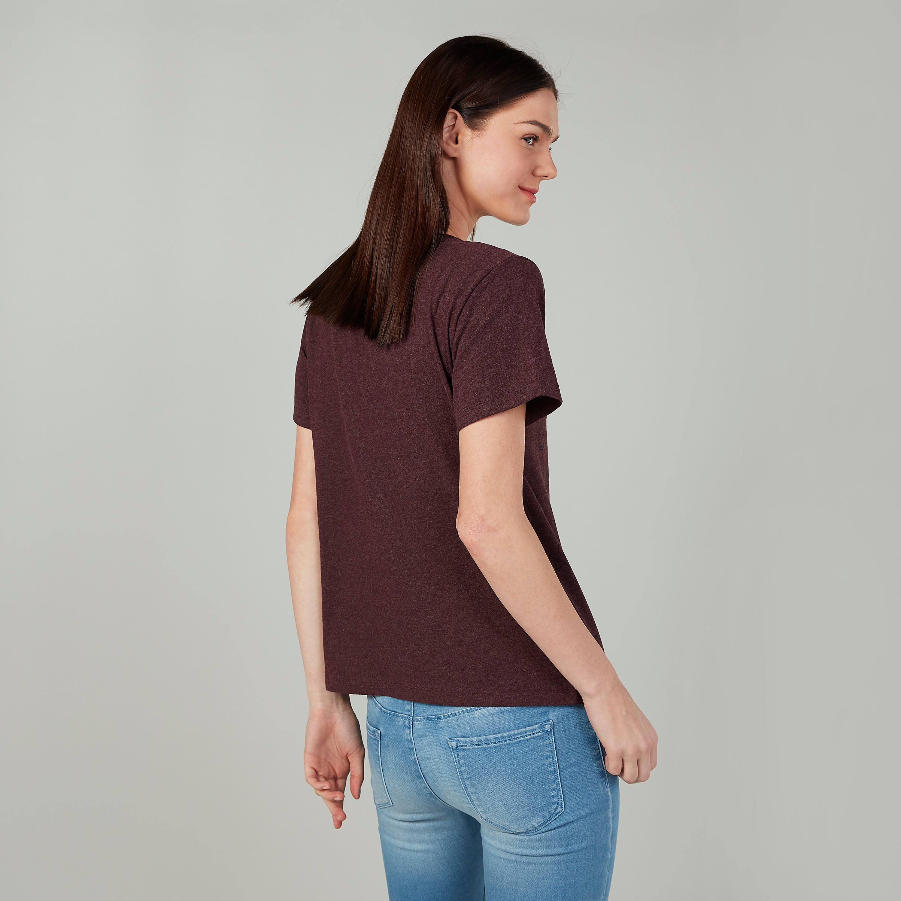 بلوزة مستدامة بأكمام قصيرة وطبعات سمايلي وورلد -women-clothing-tshirts-image-1
