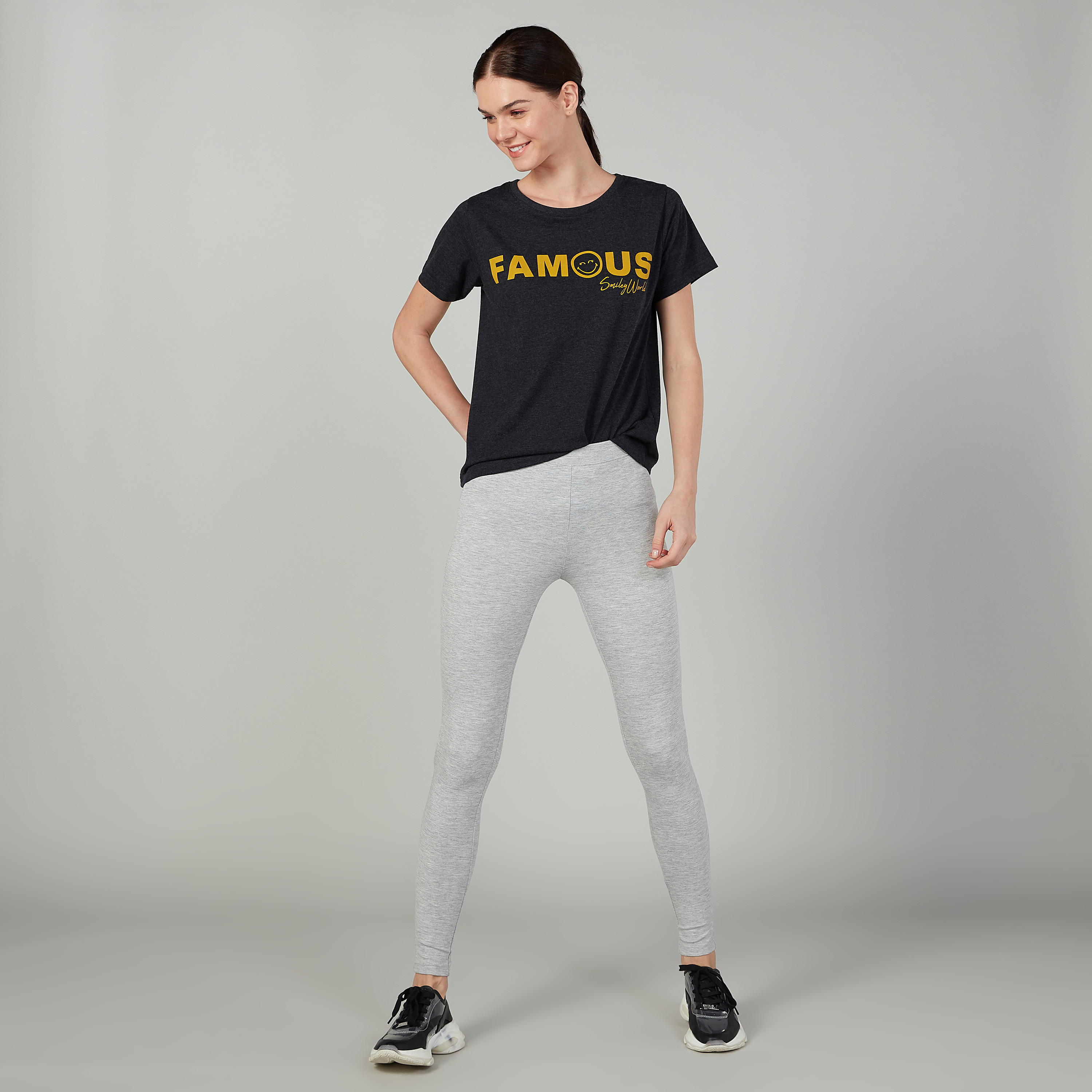تيشيرت مستدام بأكمام قصيرة وطبعات سمايلي وورلد -women-clothing-tshirts-image-2