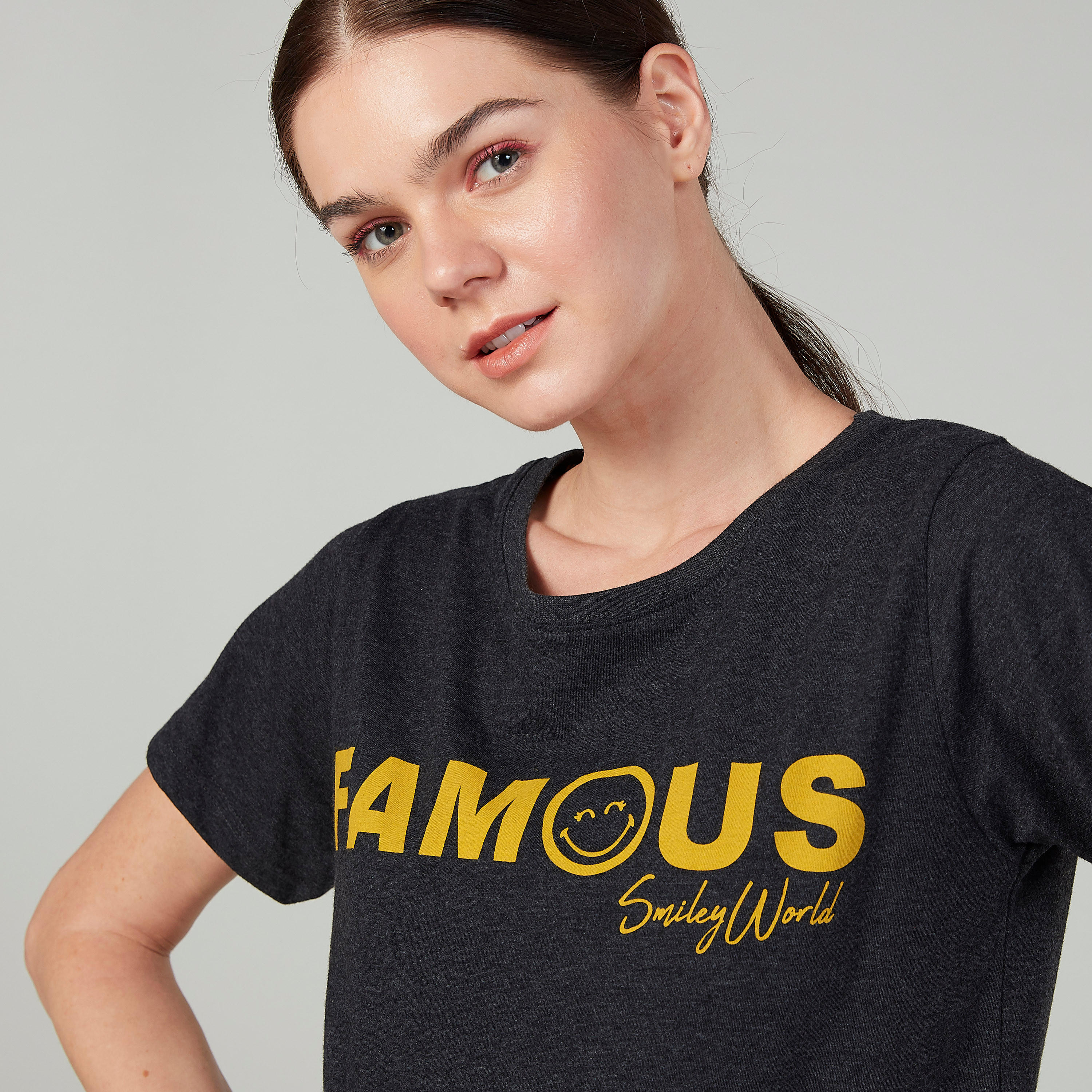 تيشيرت مستدام بأكمام قصيرة وطبعات سمايلي وورلد -women-clothing-tshirts-image-3