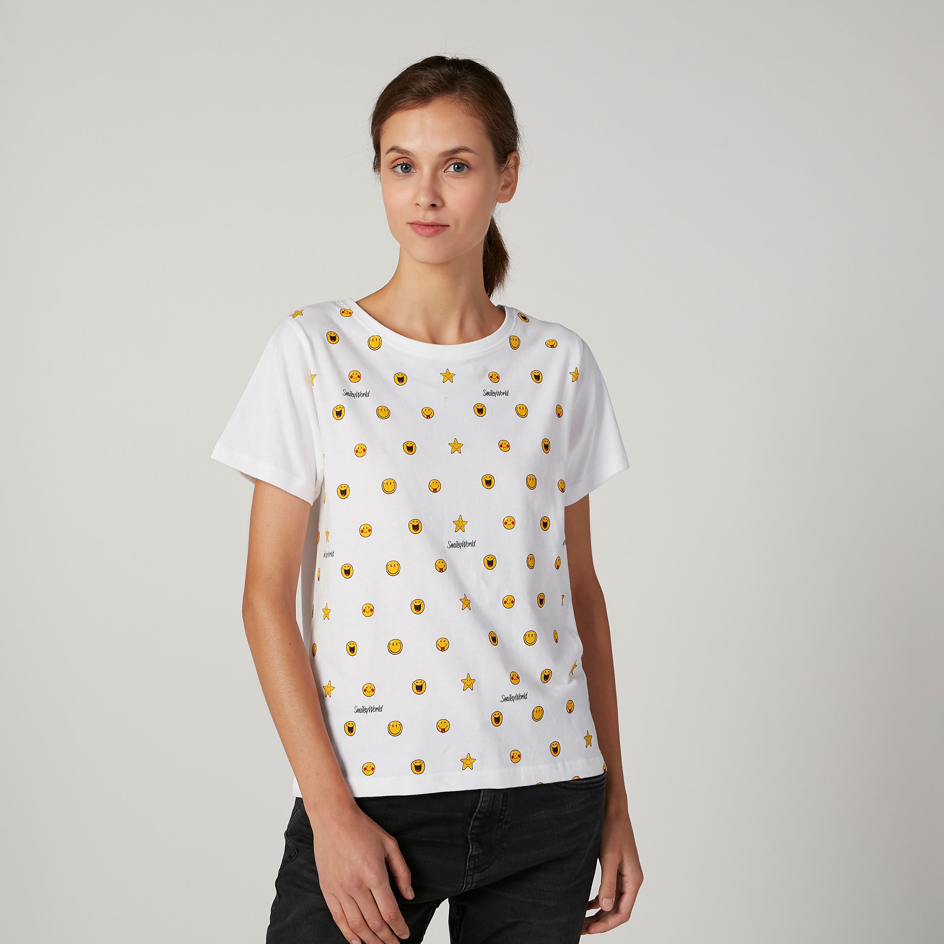 تيشيرت بياقة مستديرة وأكمام قصيرة وطبعات سمايلي وورلد-women-clothing-tshirts-image-1