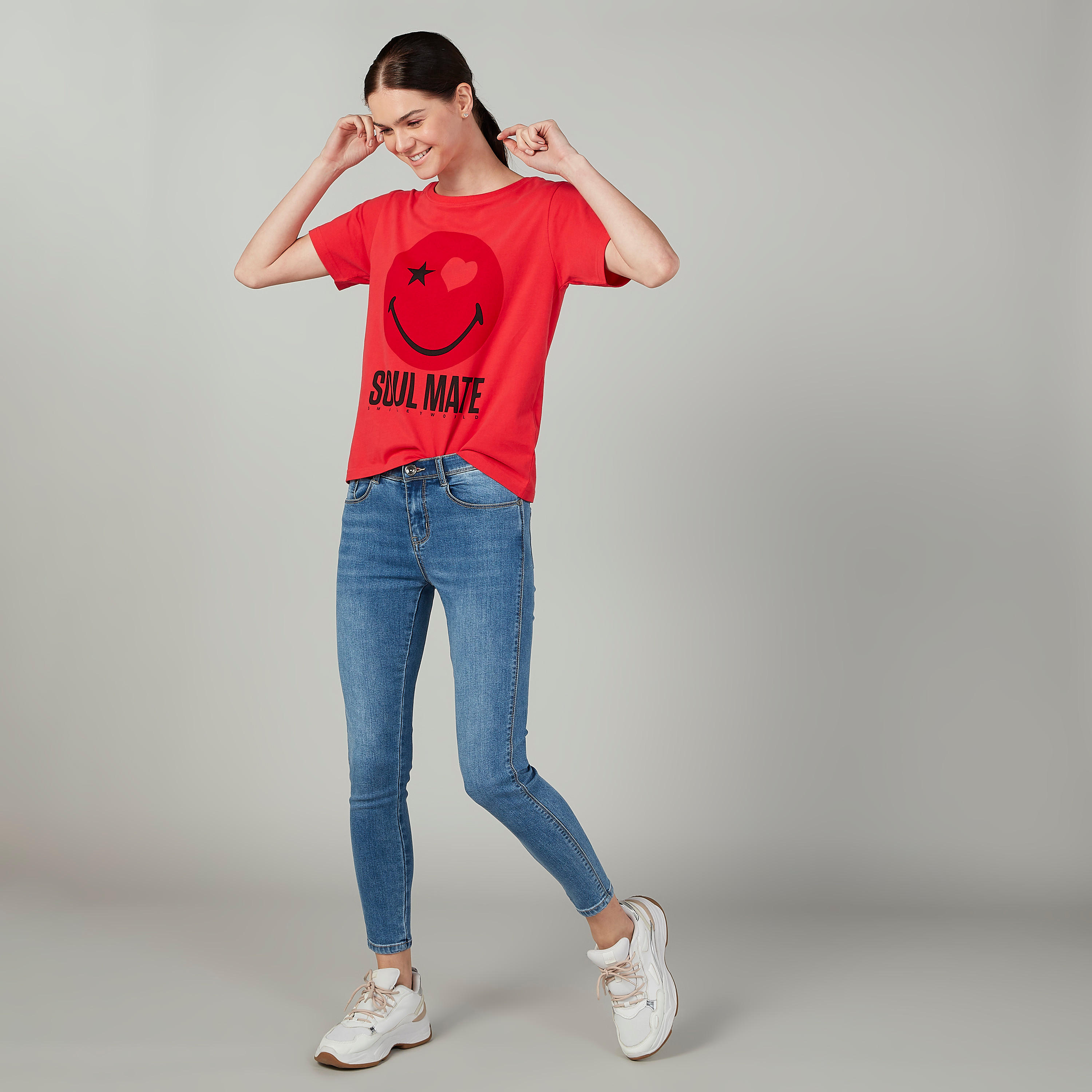 تيشيرت مستدام بأكمام قصيرة وطبعات سمايلي وورلد -women-clothing-tshirts-image-2