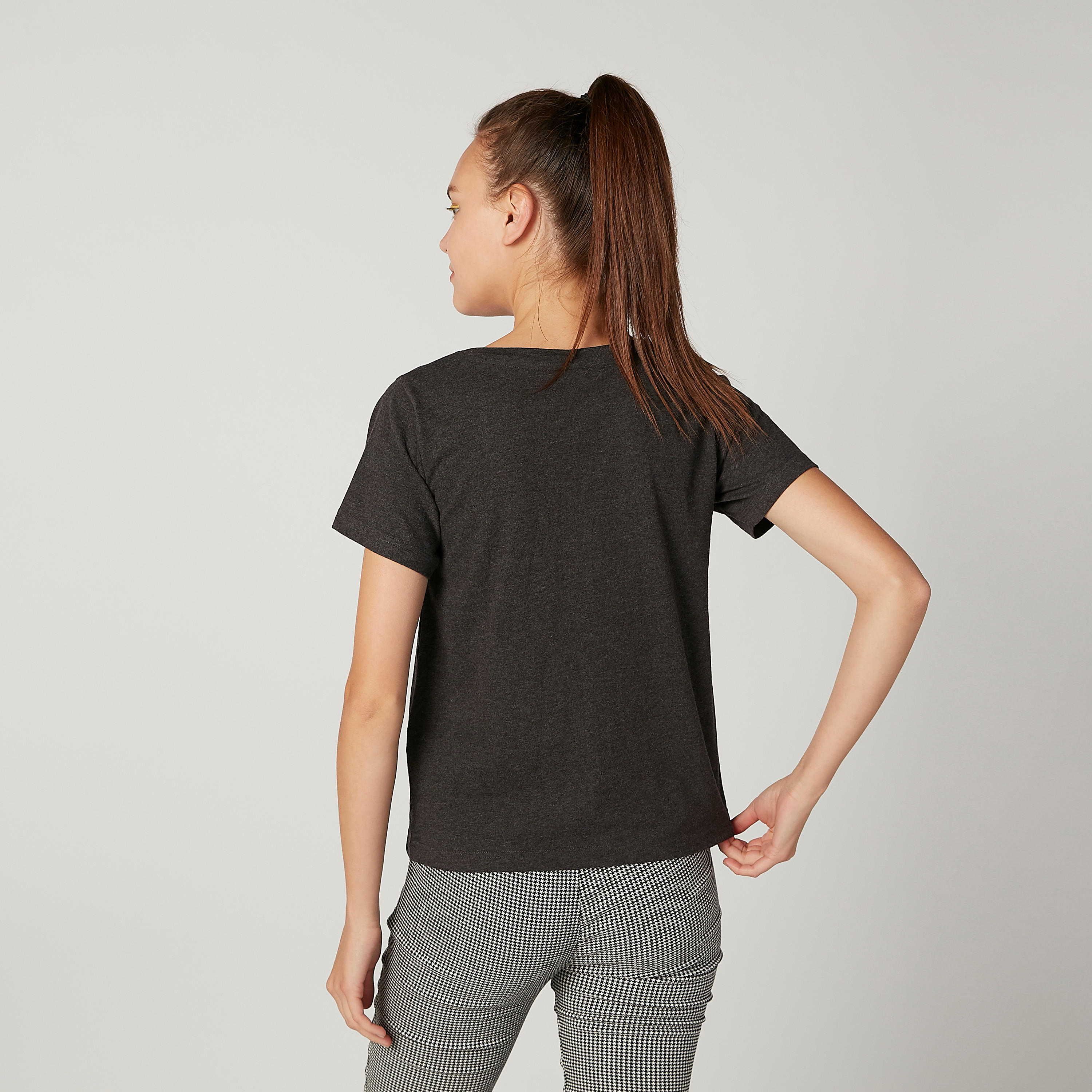 تيشيرت مستدام بياقة ضيّقة وطبعات سمايلي وورلد-women-clothing-tshirts-image-1