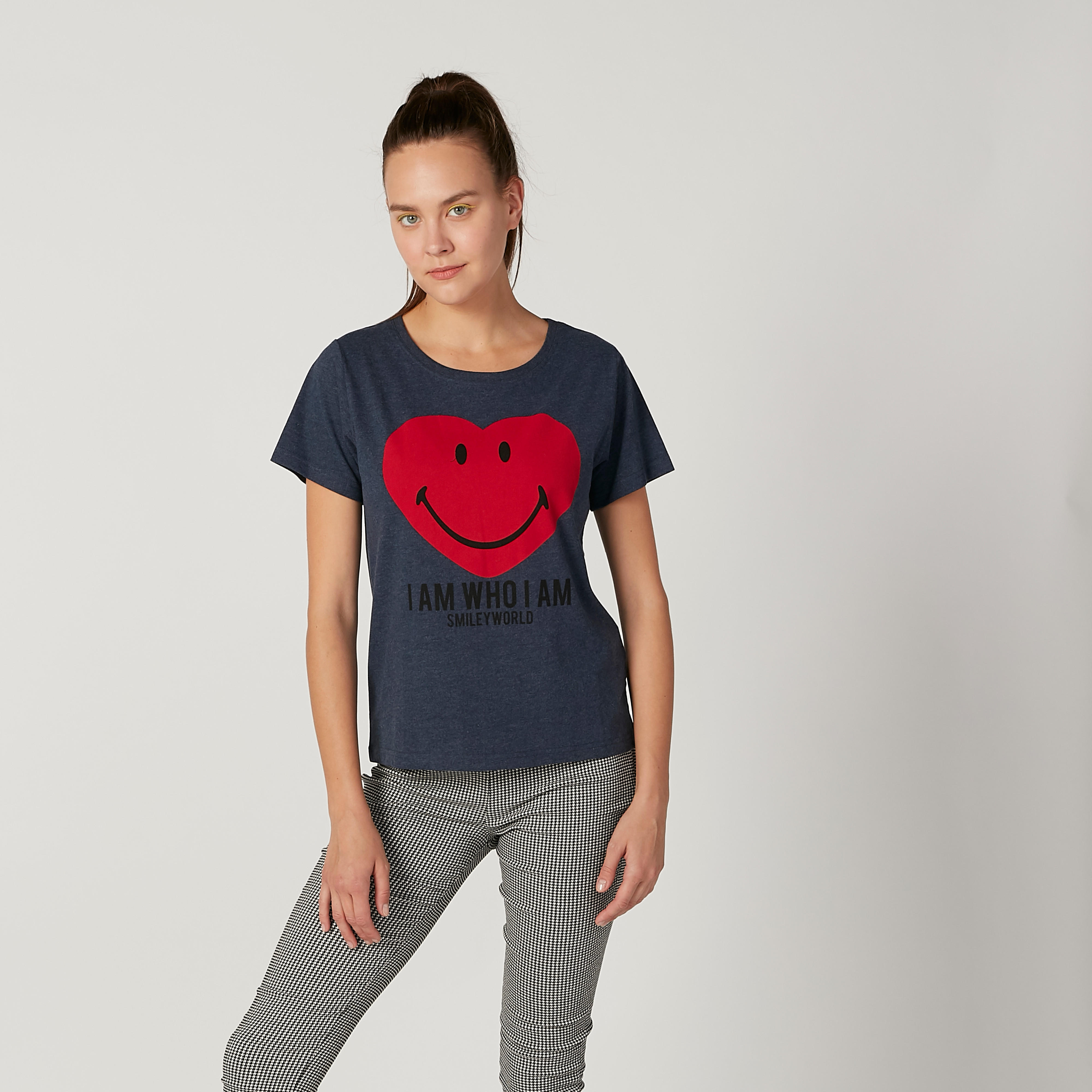تيشيرت مستدام بياقة ضيّقة وطبعات سمايلي وورلد-women-clothing-tshirts-image-3