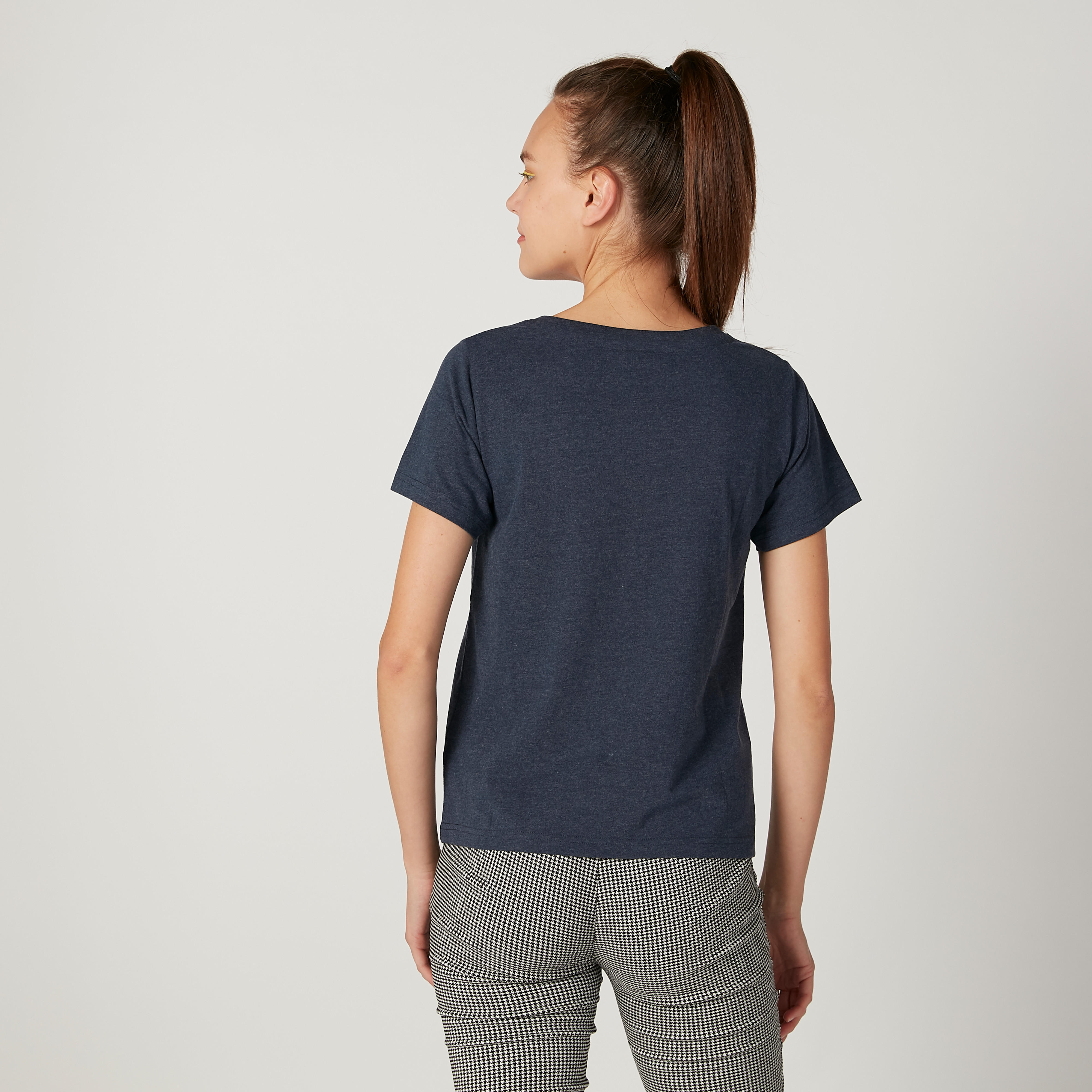 تيشيرت مستدام بياقة ضيّقة وطبعات سمايلي وورلد-women-clothing-tshirts-image-1