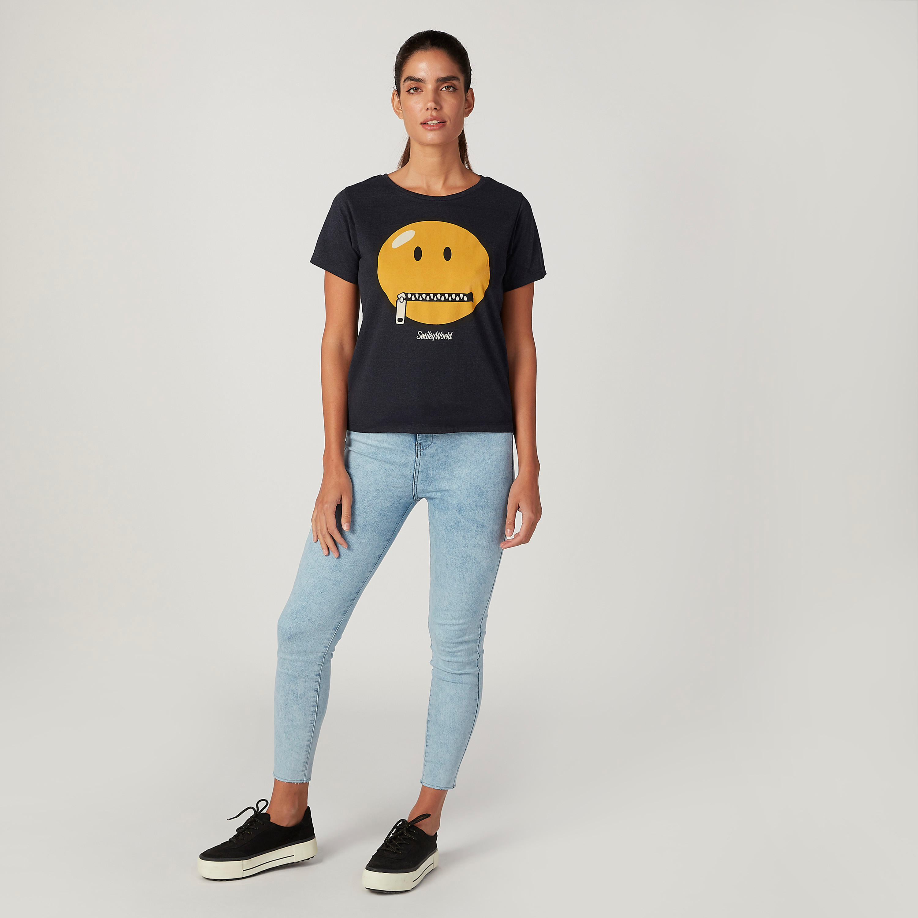تيشيرت مستدام بأكمام قصيرة وطبعات سمايلي وورلد -women-clothing-tshirts-image-2