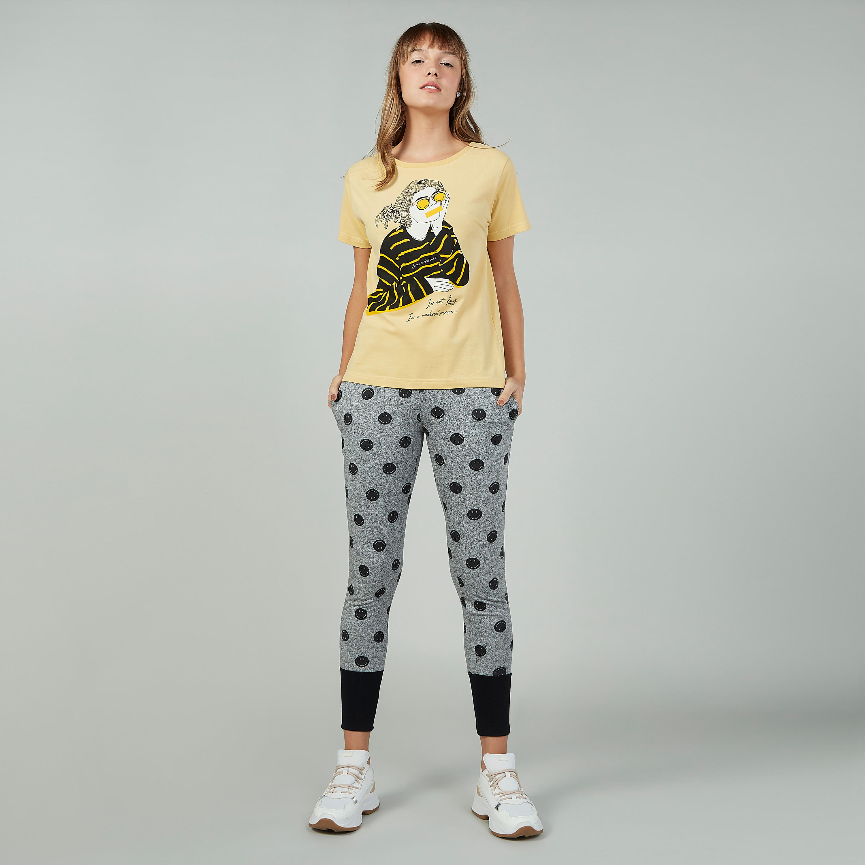 تيشيرت مستدام سليم بياقة ضيّقة وطبعات سمايلي وورلد -women-clothing-tshirts-image-2