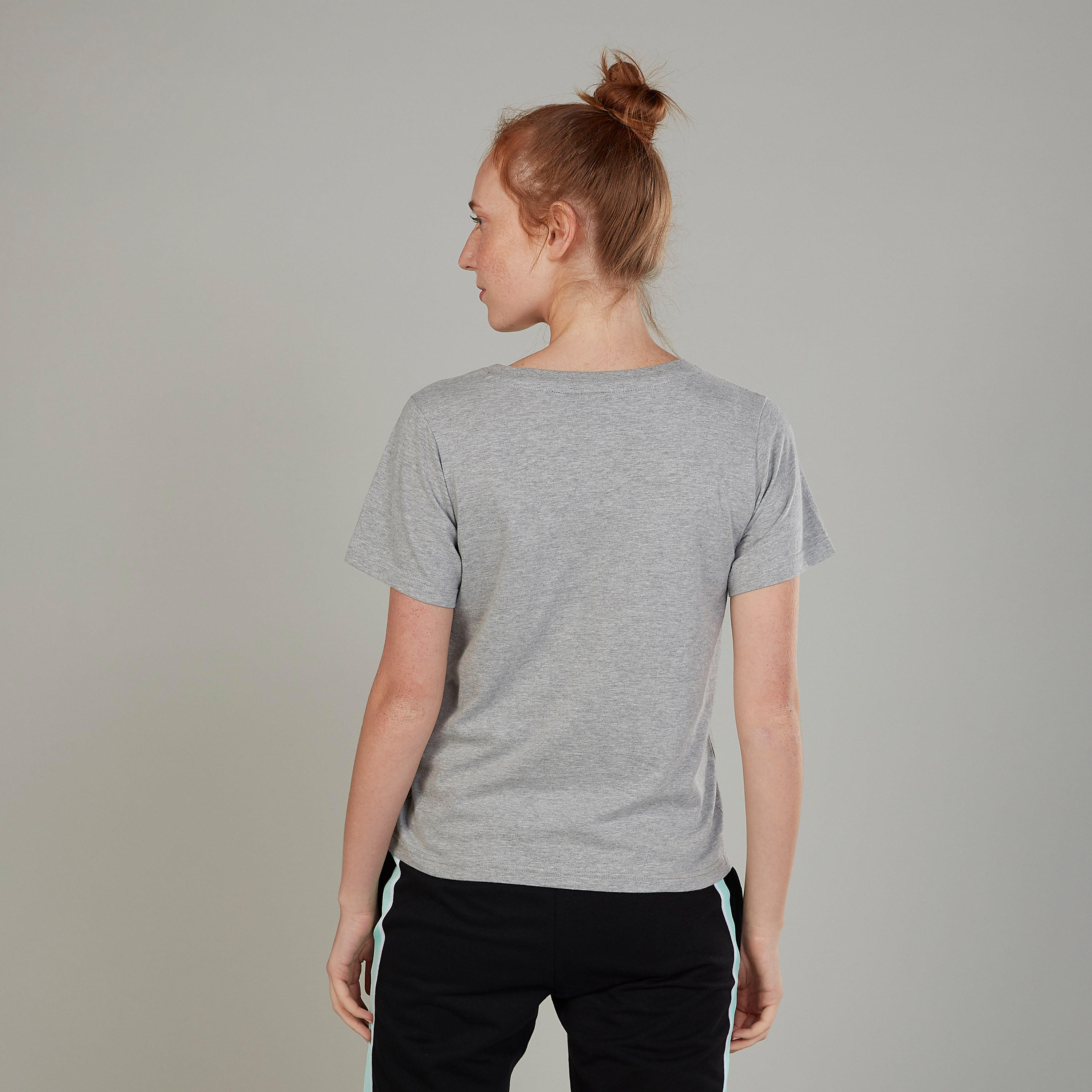 تيشيرت مستدام بأكمام قصيرة وطبعات سمايلي وورلد-women-clothing-tshirts-image-4