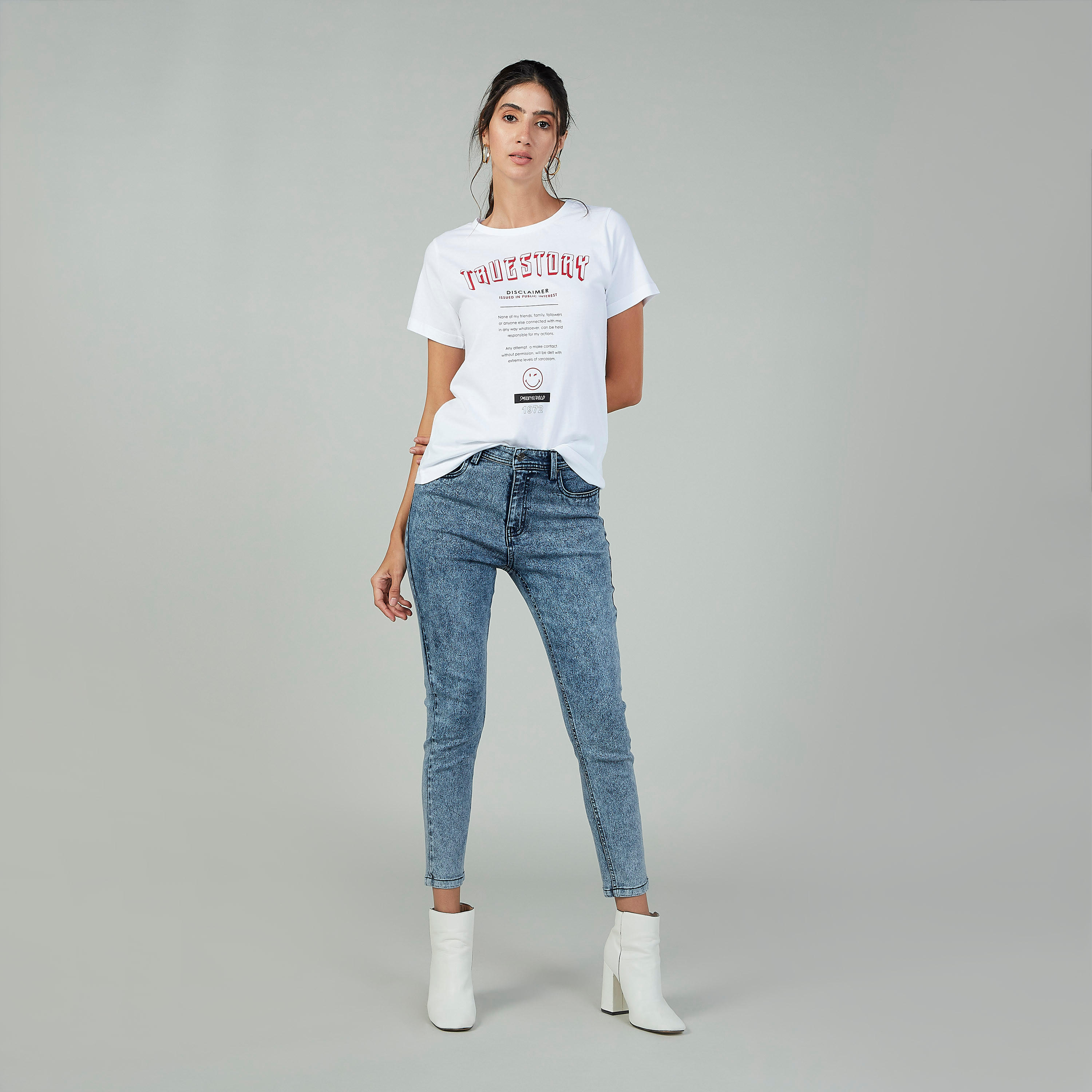 تيشيرت مستدام بياقة ضيقة وأكمام قصيرة وطبعات سمايلي وورلد-women-clothing-tshirts-image-2