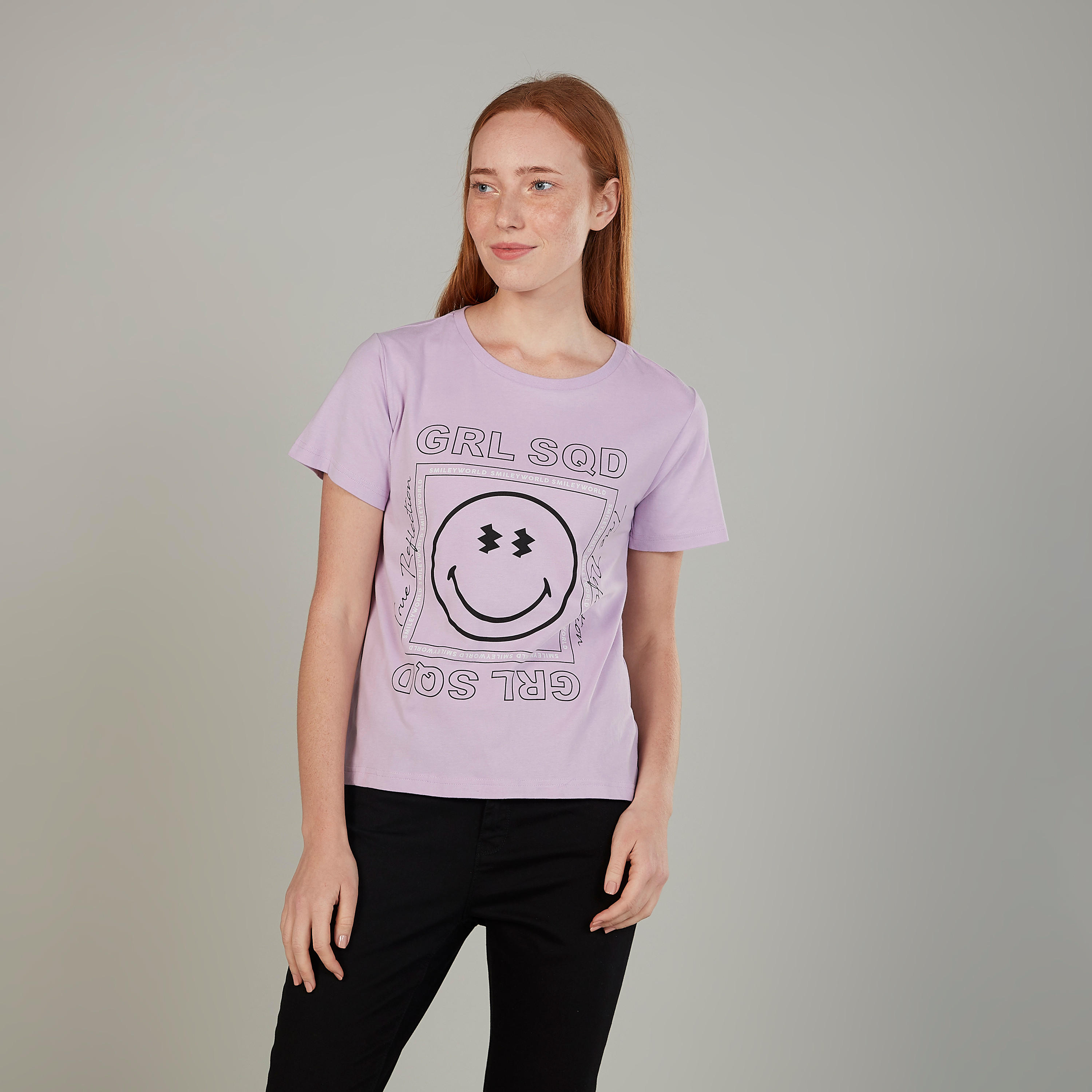 تيشيرت بياقة مستديرة وأكمام قصيرة وطبعات سمايلي وورلد-women-clothing-tshirts-image-1