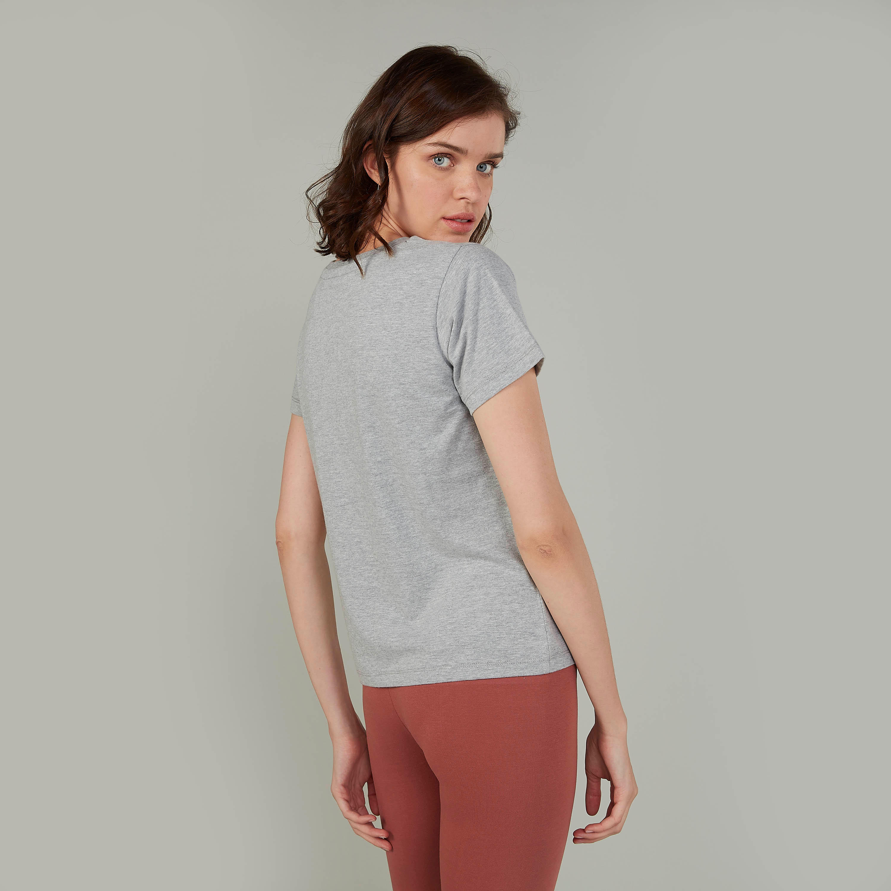 تيشيرت بياقة مستديرة وأكمام قصيرة وطبعات سمايلي وورلد-women-clothing-tshirts-image-4