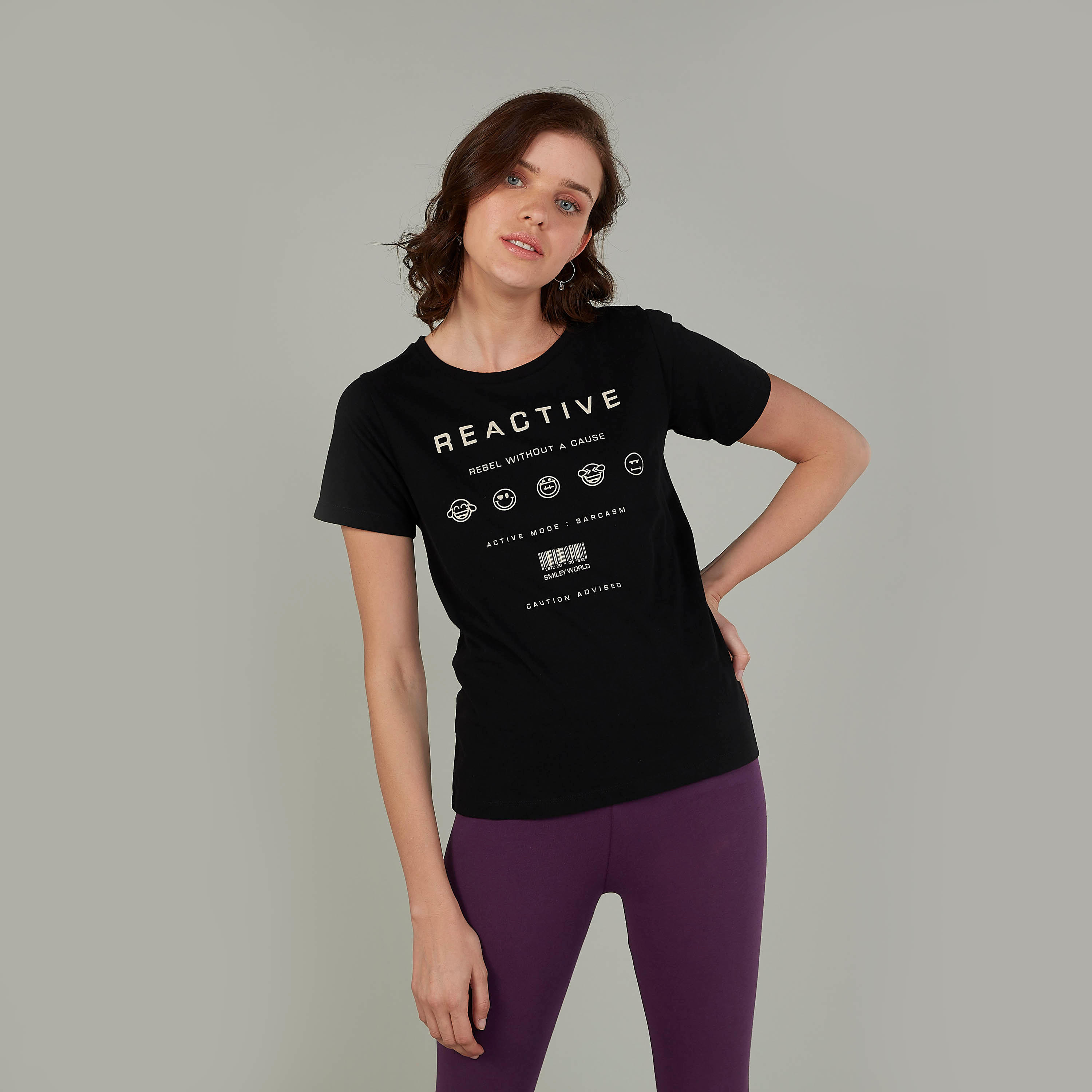 تيشيرت بياقة مستديرة وأكمام قصيرة وطبعات سمايلي وورلد-women-clothing-tshirts-image-1