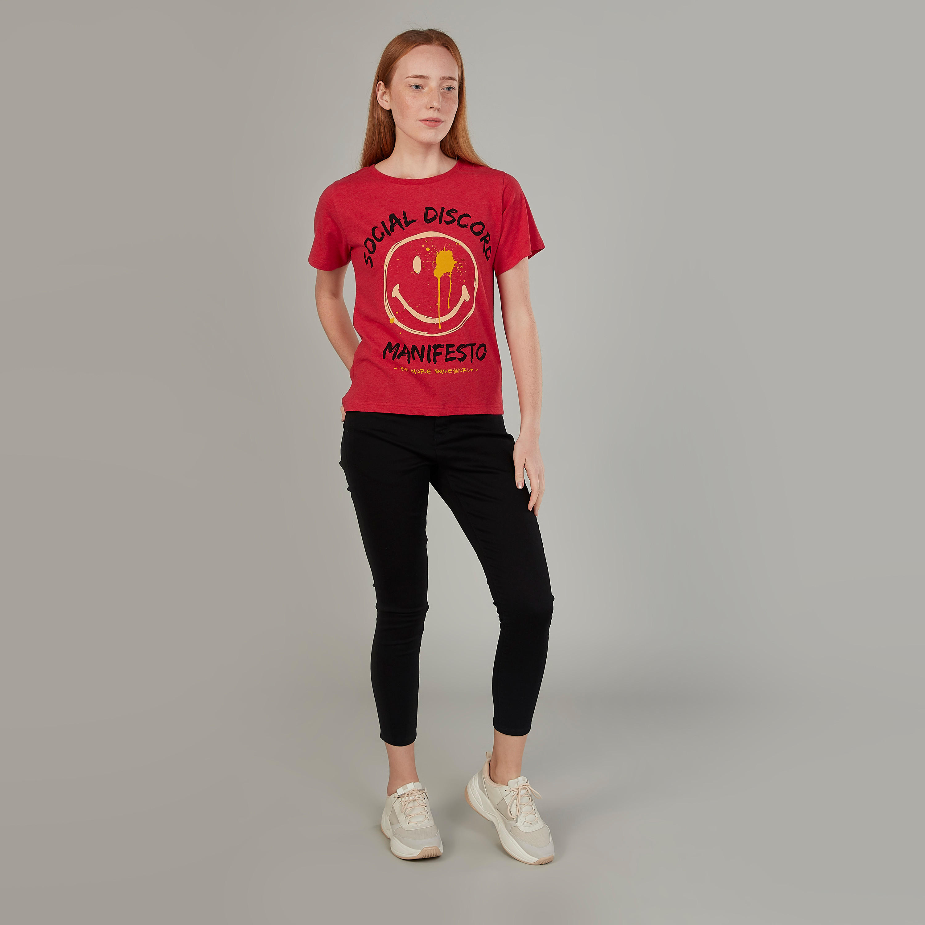 تيشيرت بياقة مستديرة وأكمام قصيرة وطبعات سمايلي وورلد-women-clothing-tshirts-image-2