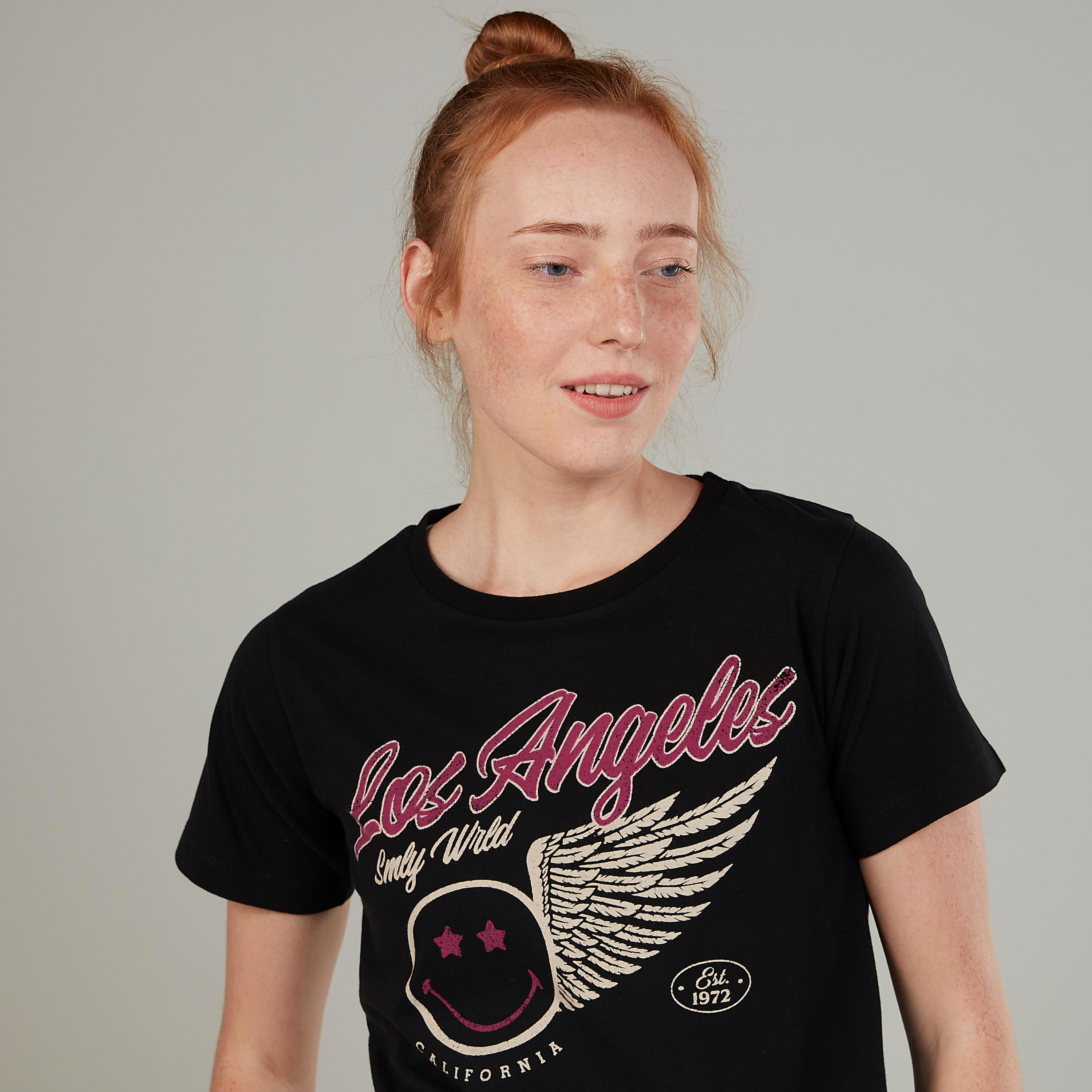 تيشيرت بياقة مستديرة وأكمام قصيرة وطبعات سمايلي وورلد-women-clothing-tshirts-image-3
