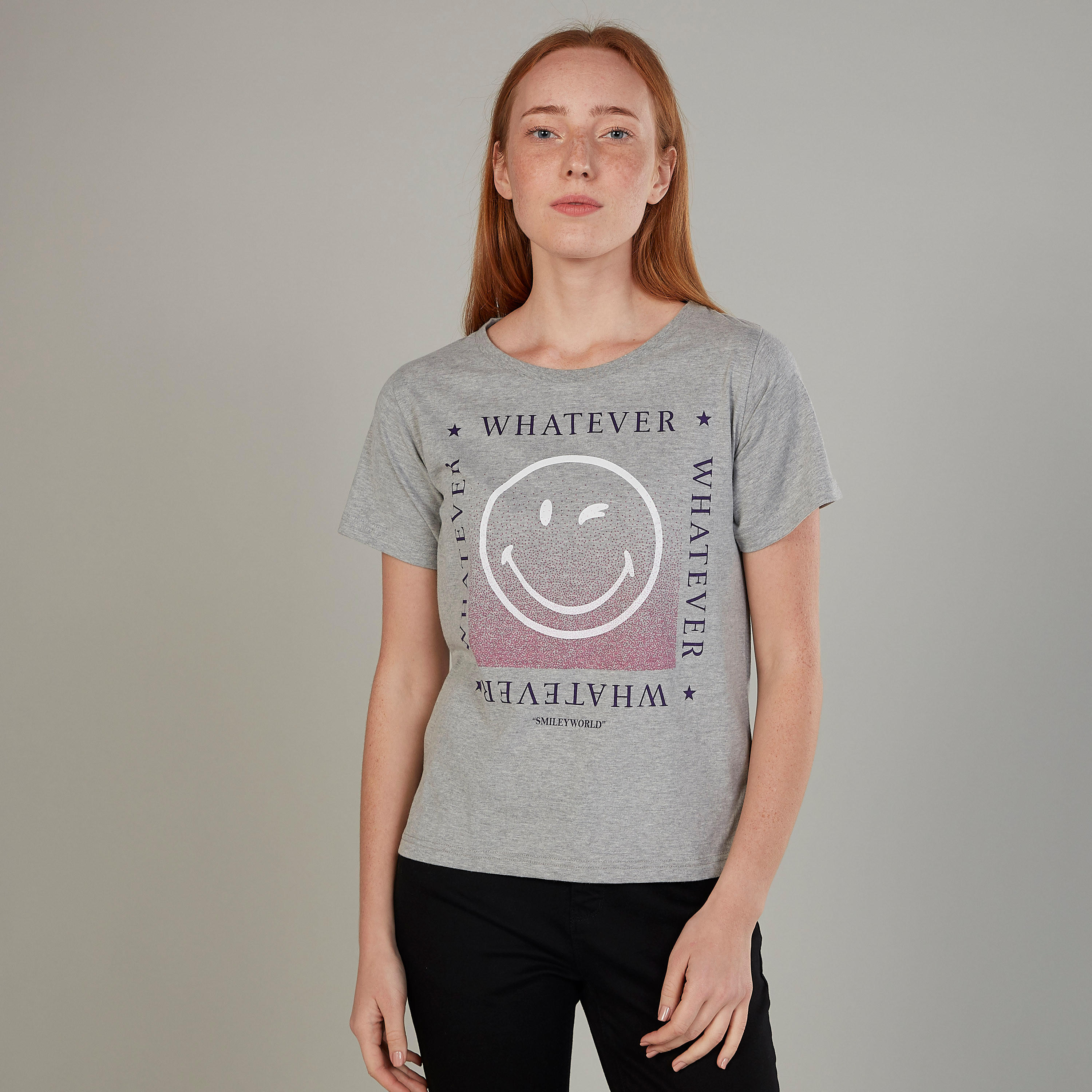بلوزة بياقة مستديرة وأكمام قصيرة بطبعات سمايلي وورلد-women-clothing-tshirts-image-1