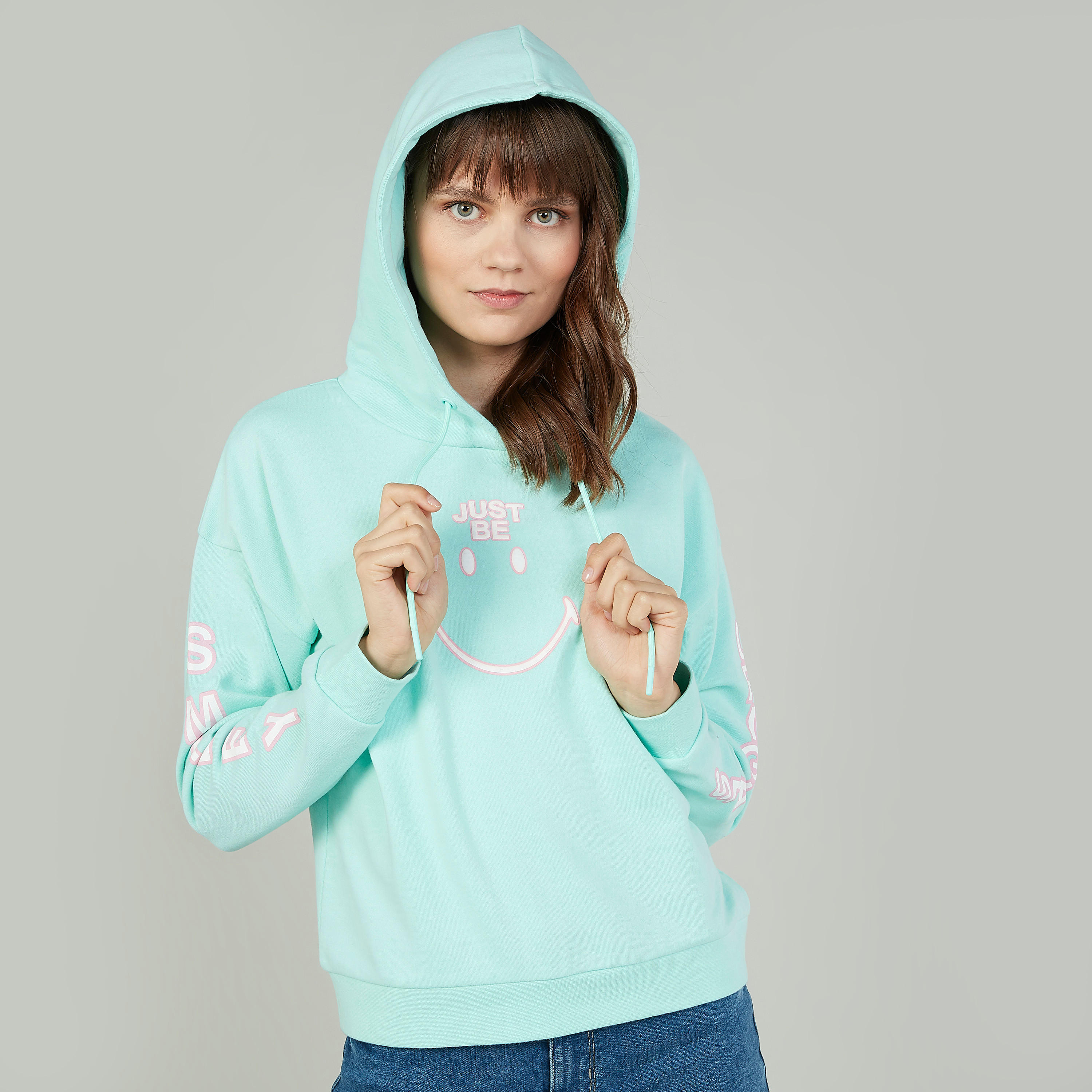 سويت شيرت سليم بأكمام طويلة وطبعات سمايلي وورلد-women-winterwear-hoodiesandsweatshirts-hoodies-image-1