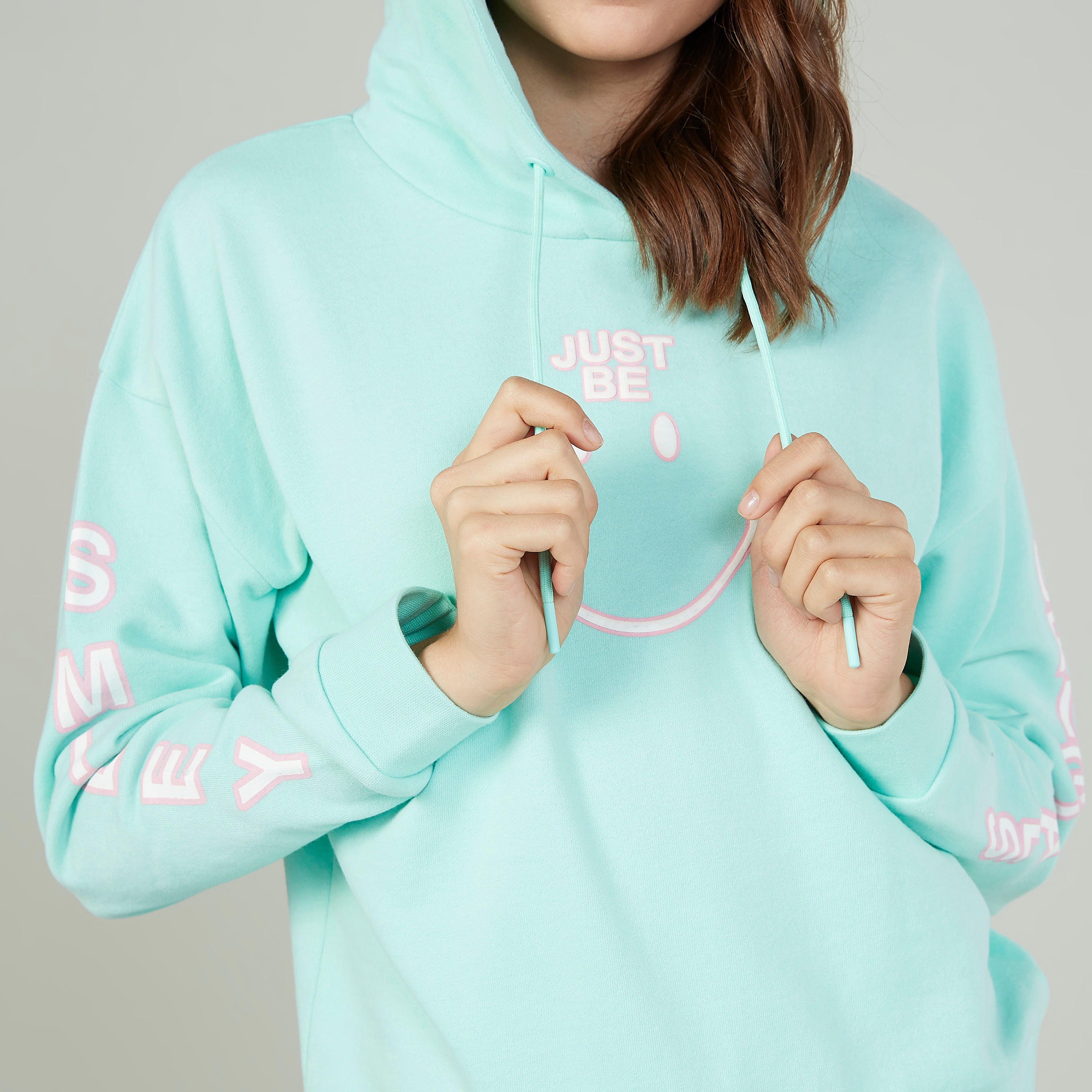سويت شيرت سليم بأكمام طويلة وطبعات سمايلي وورلد-women-winterwear-hoodiesandsweatshirts-hoodies-image-3