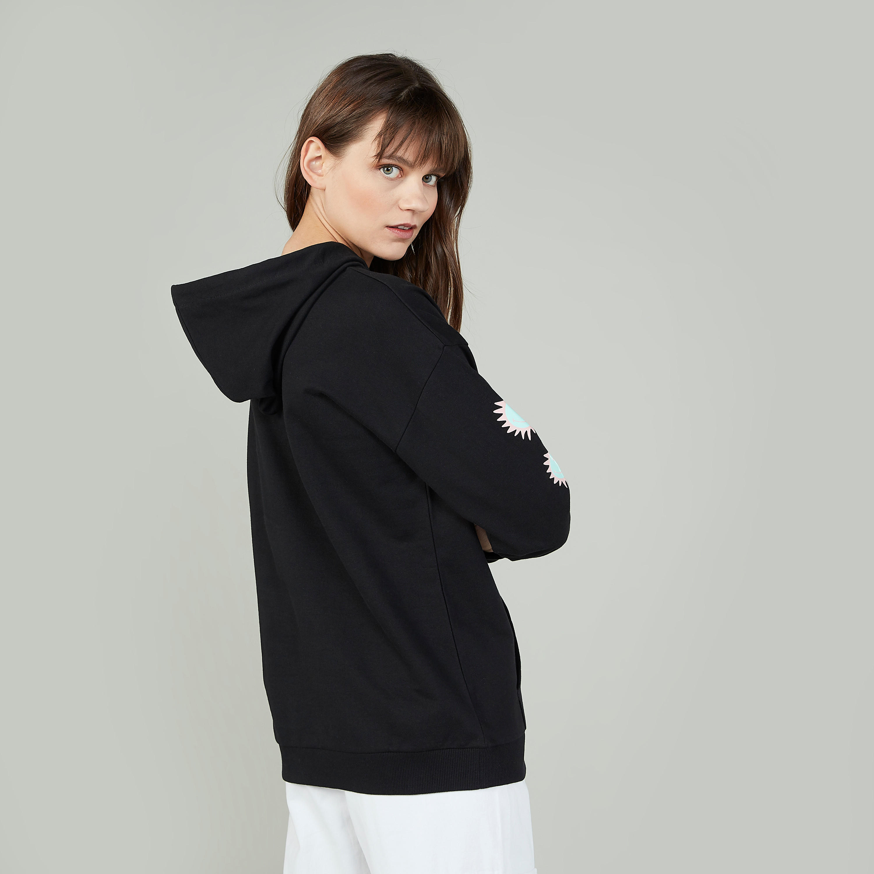 سويت شيرت سليم فيت بأكمام طويلة وطبعات سمايلي وورلد-women-winterwear-hoodiesandsweatshirts-hoodies-image-3