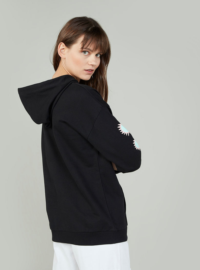 سويت شيرت سليم فيت بأكمام طويلة وطبعات سمايلي وورلد-women-winterwear-hoodiesandsweatshirts-hoodies-image-3
