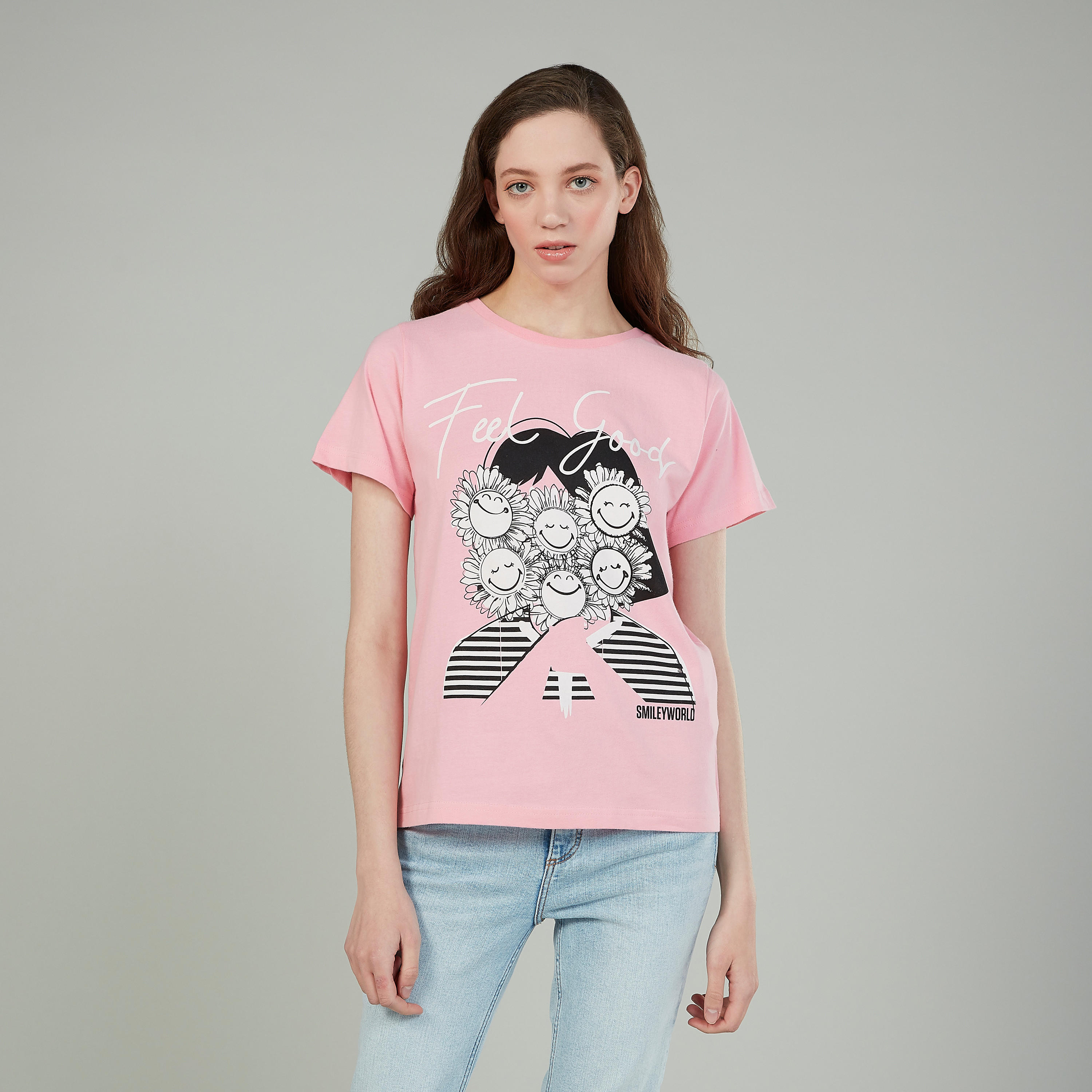 تيشيرت بياقة ضيّقة وأكمام قصيرة وطبعات سمايلي وورلد-women-clothing-tshirts-image-1