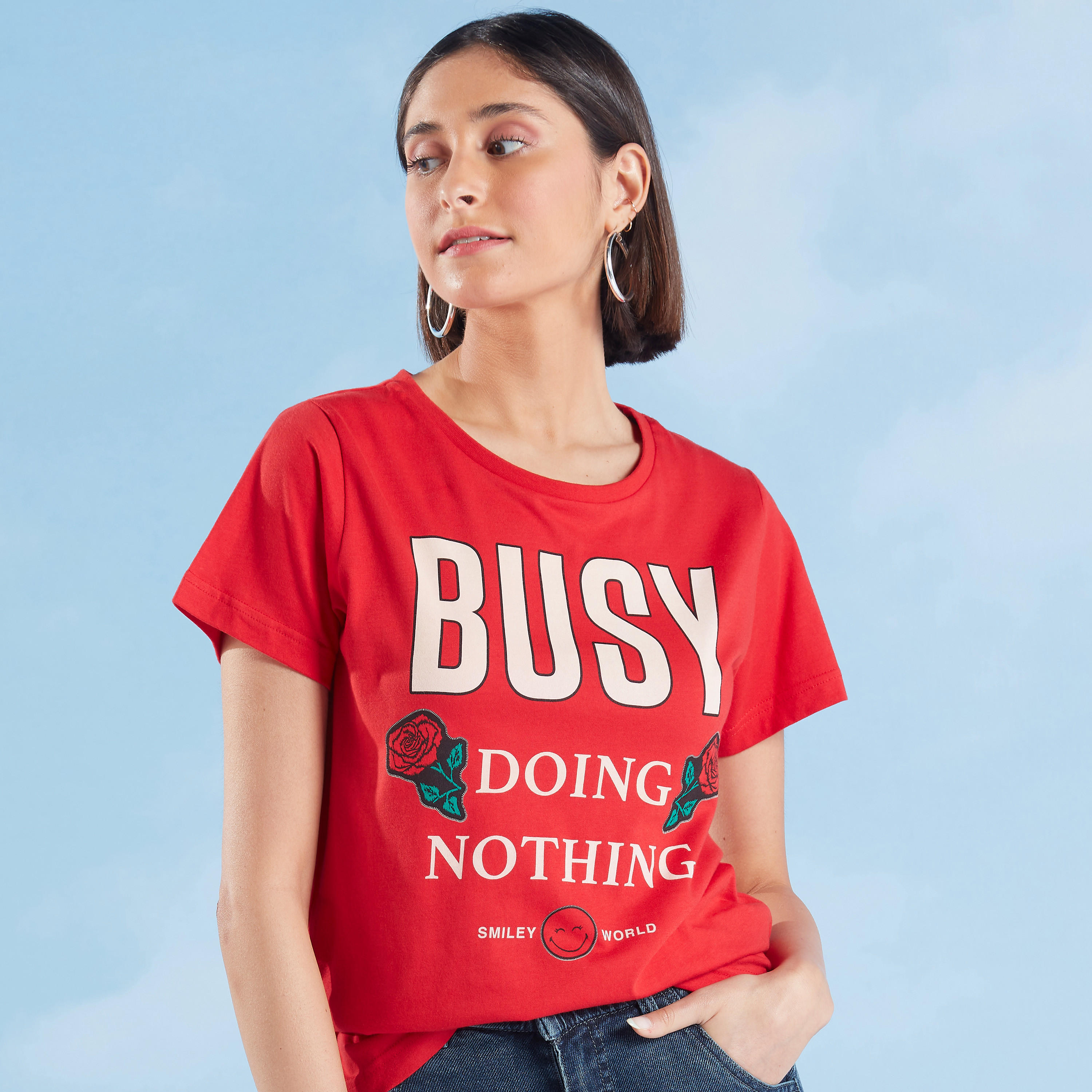 تيشيرت بياقة مستديرة وأكمام قصيرة وطبعات سمايلي وورلد-women-clothing-tshirts-image-1