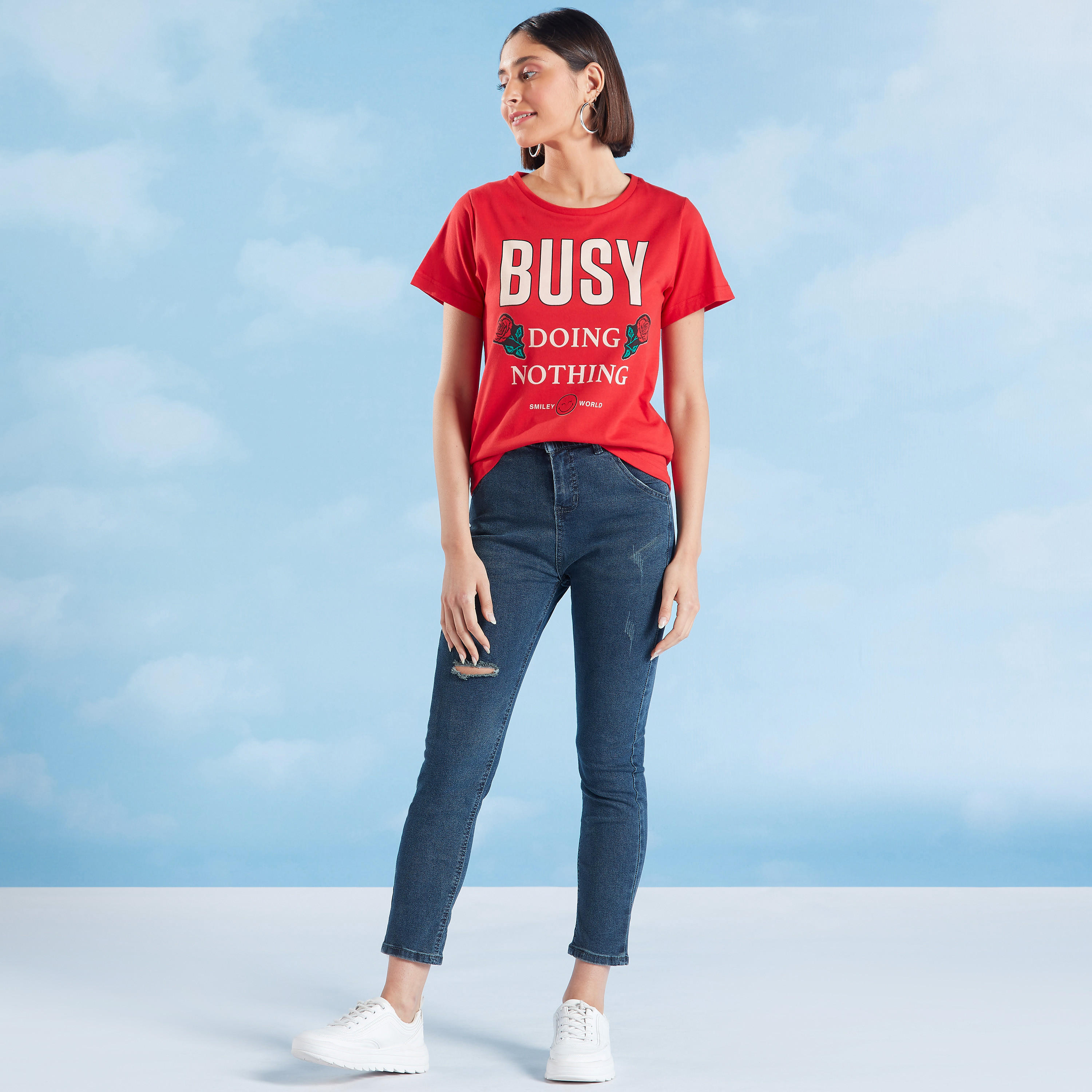 تيشيرت بياقة مستديرة وأكمام قصيرة وطبعات سمايلي وورلد-women-clothing-tshirts-image-2