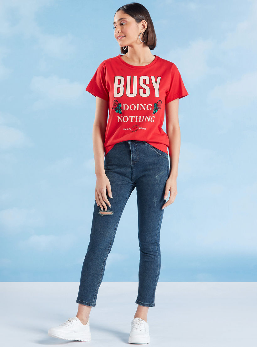 تيشيرت بياقة مستديرة وأكمام قصيرة وطبعات سمايلي وورلد-women-clothing-tshirts-image-2