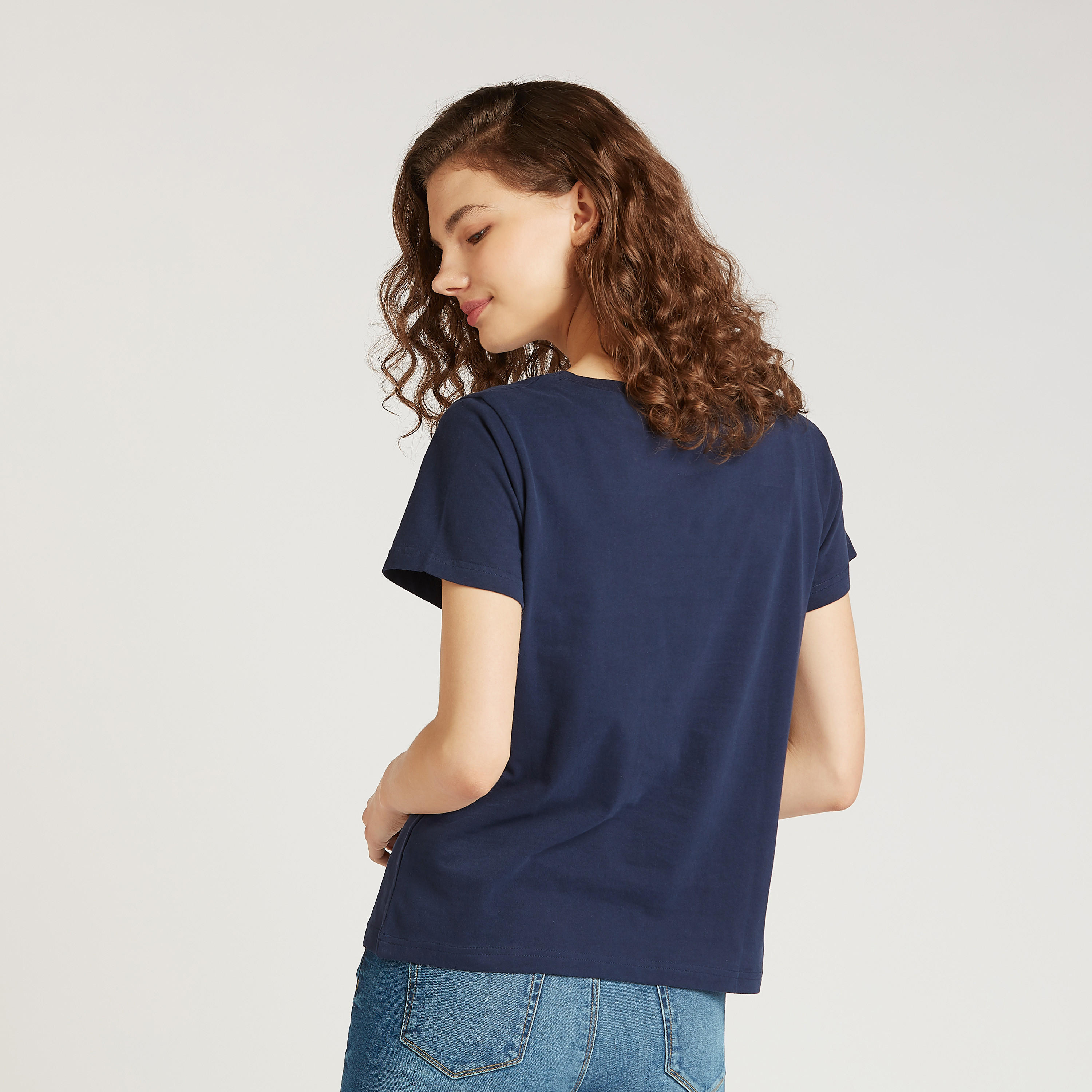تيشيرت بياقة مستديرة وأكمام قصيرة وطبعات سمايلي وورلد-women-clothing-tshirts-image-5