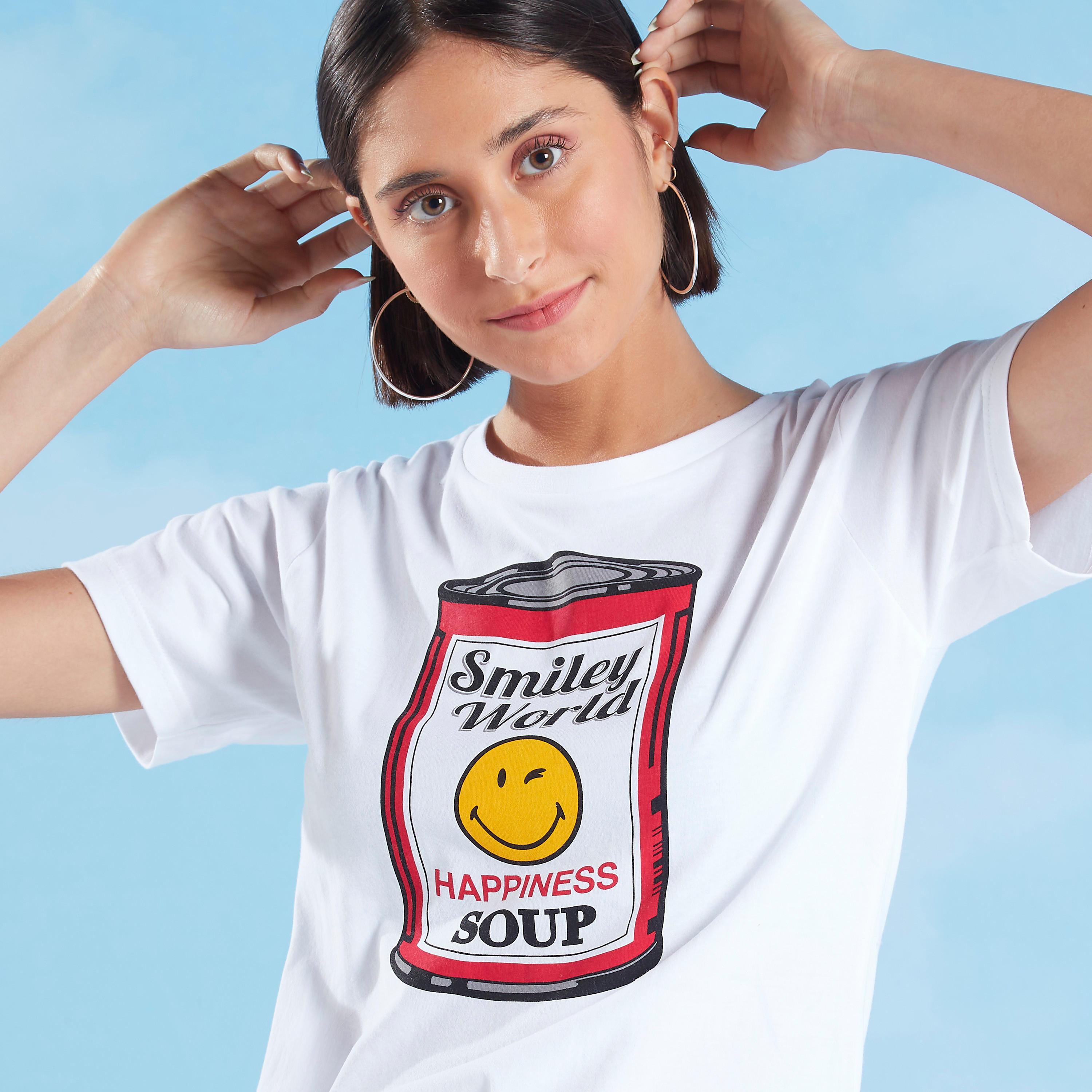 تيشيرت بياقة ضيّقة وأكمام قصيرة وطبعات سمايلي وورلد-women-clothing-tshirts-image-1