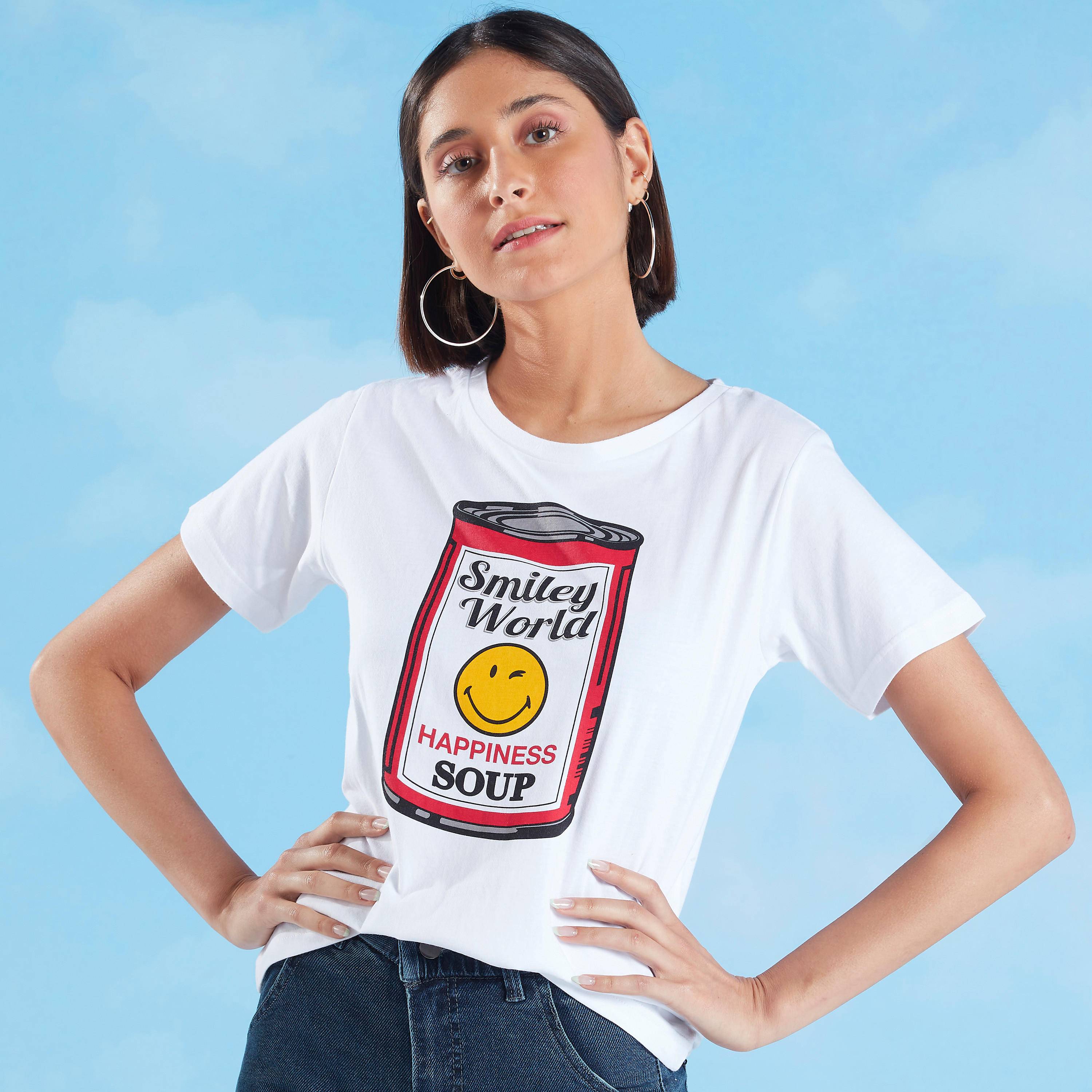 تيشيرت بياقة ضيّقة وأكمام قصيرة وطبعات سمايلي وورلد-women-clothing-tshirts-image-3