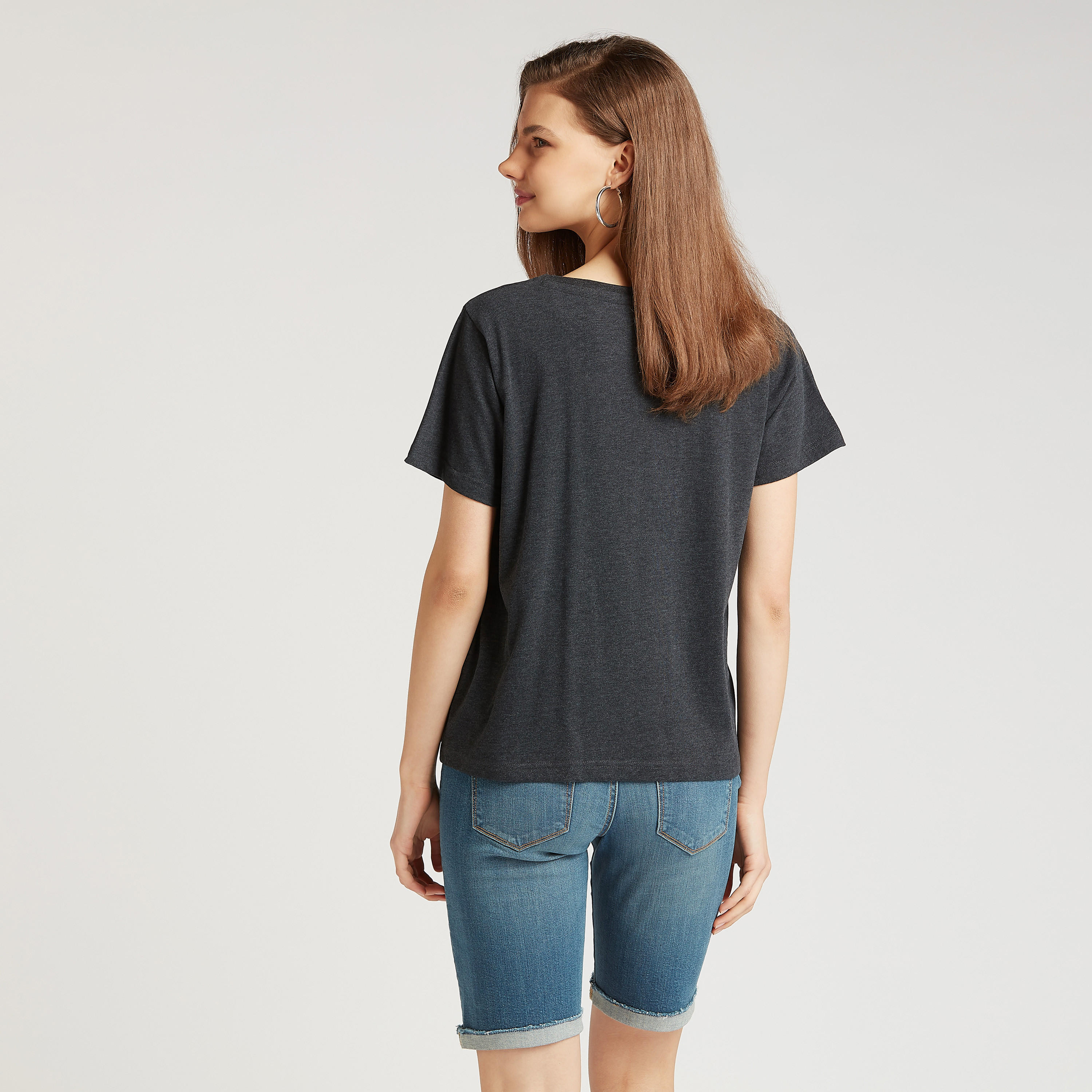 تيشيرت بياقة ضيّقة وأكمام قصيرة وطبعات سمايلي وورلد-women-clothing-tshirts-image-4