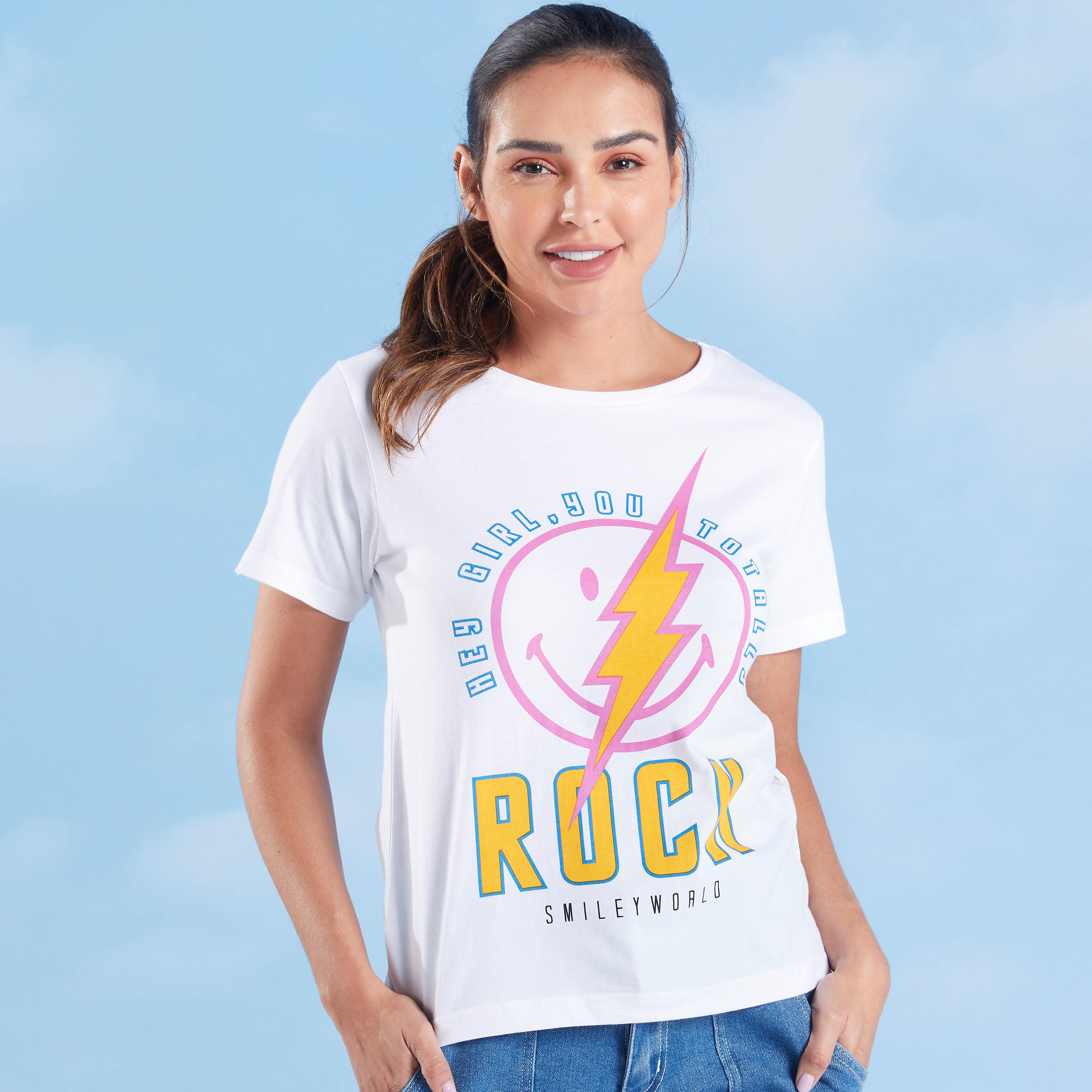 تيشيرت بياقة ضيّقة وأكمام قصيرة وطبعات سمايلي وورلد-women-clothing-tshirts-image-1