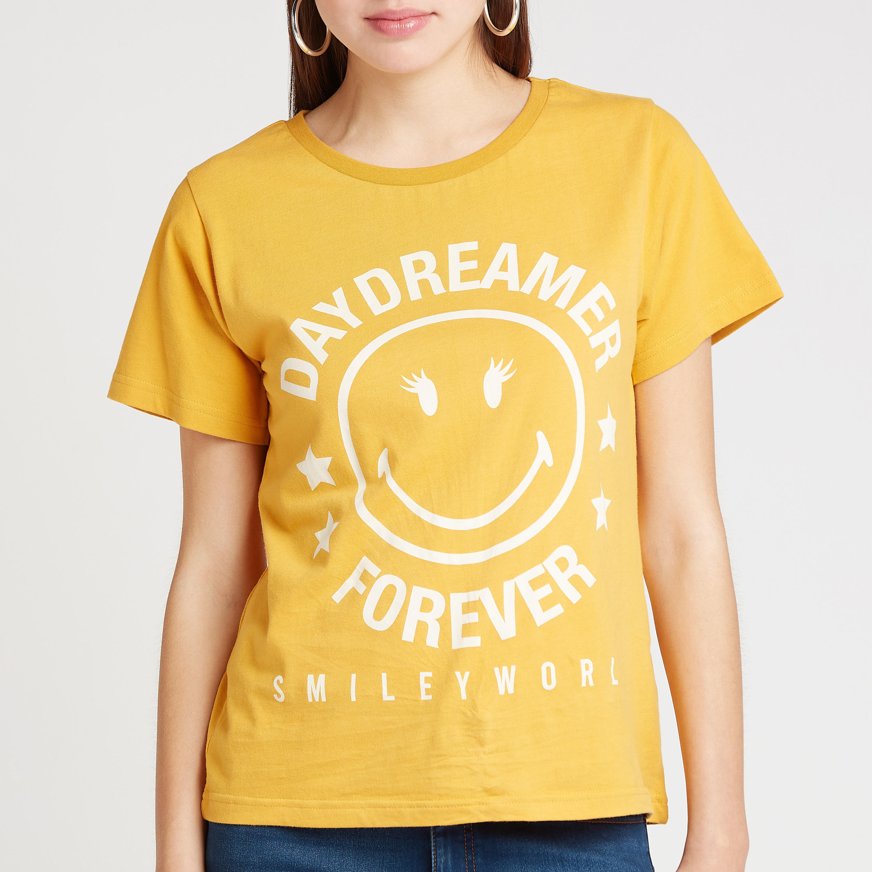 تيشيرت بياقة مستديرة وأكمام قصيرة وطبعات سمايلي وورلد-women-clothing-tshirts-image-3