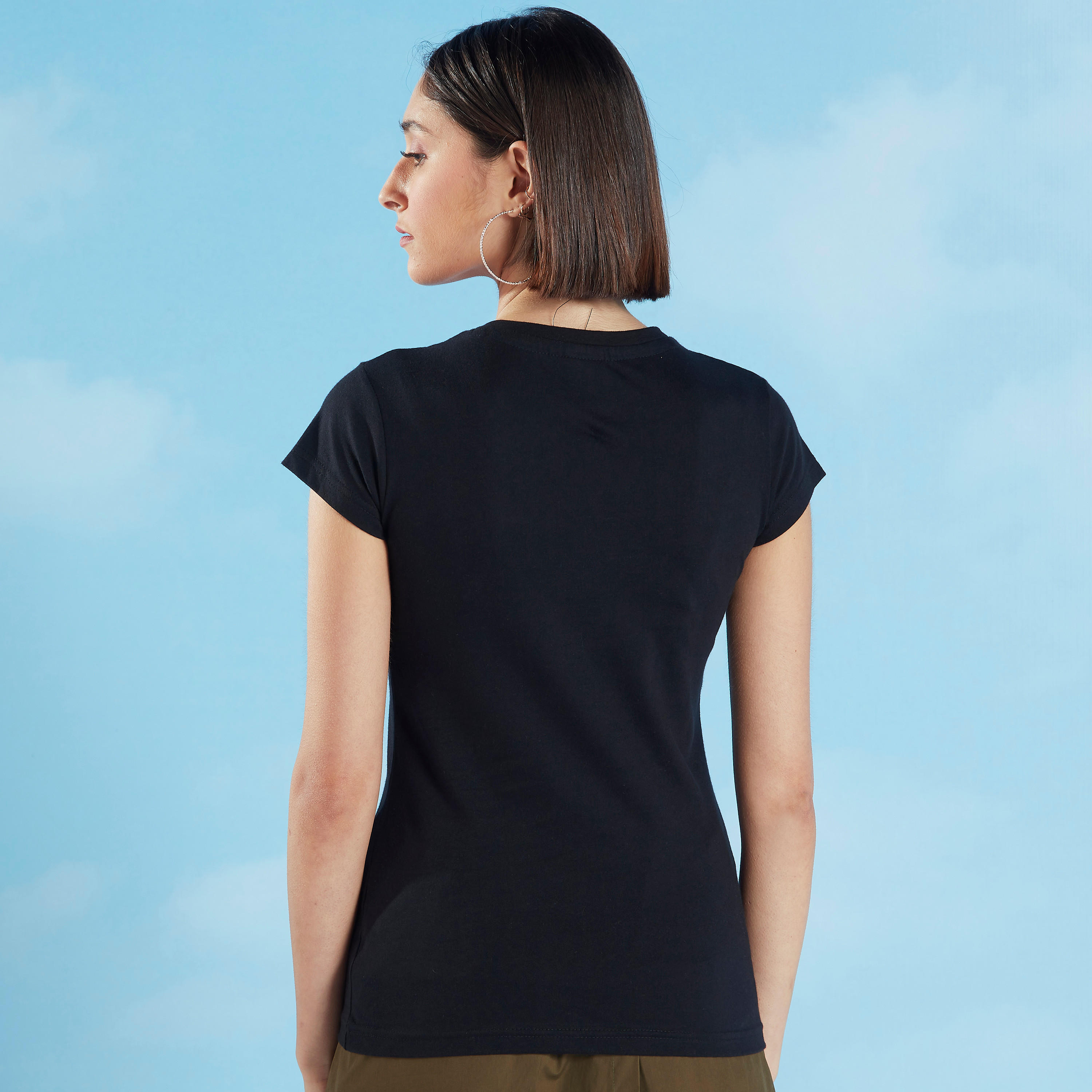 تيشيرت مستدام بياقة ضيقة وأكمام كاب وطبعات سمايلي وورلد-women-clothing-tshirts-image-4