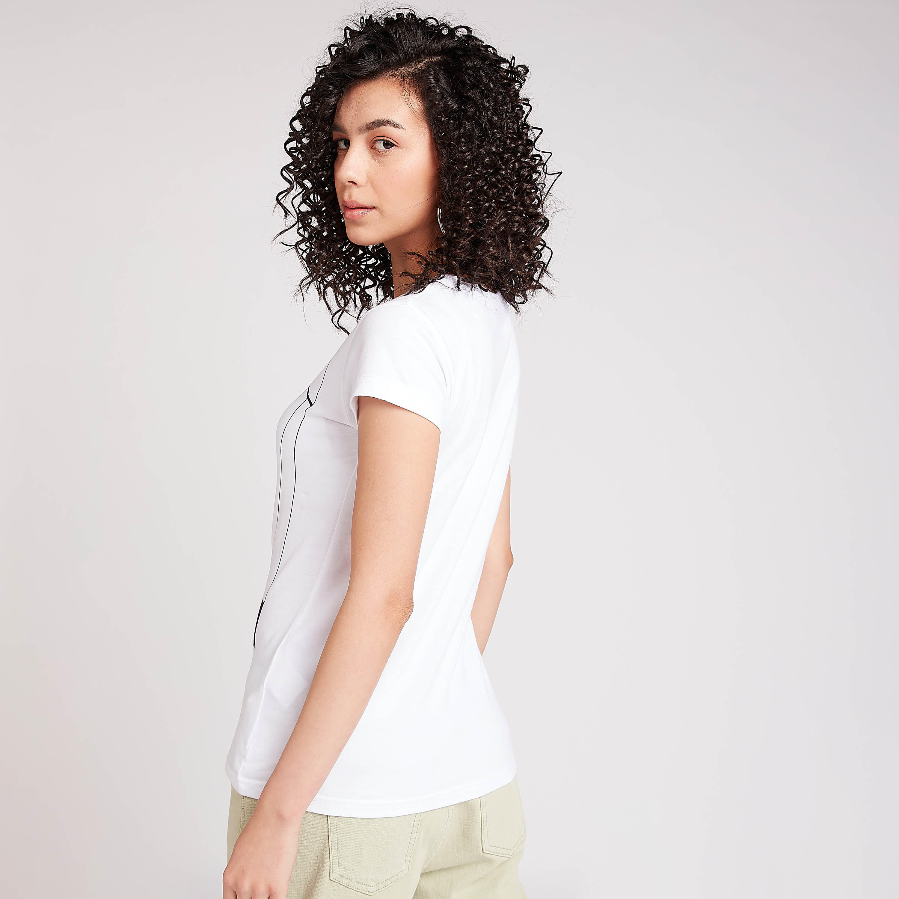 تيشيرت مستدام بياقة ضيّقة وأكمام كاب وطبعات سمايلي وورلد-women-clothing-tshirts-image-4