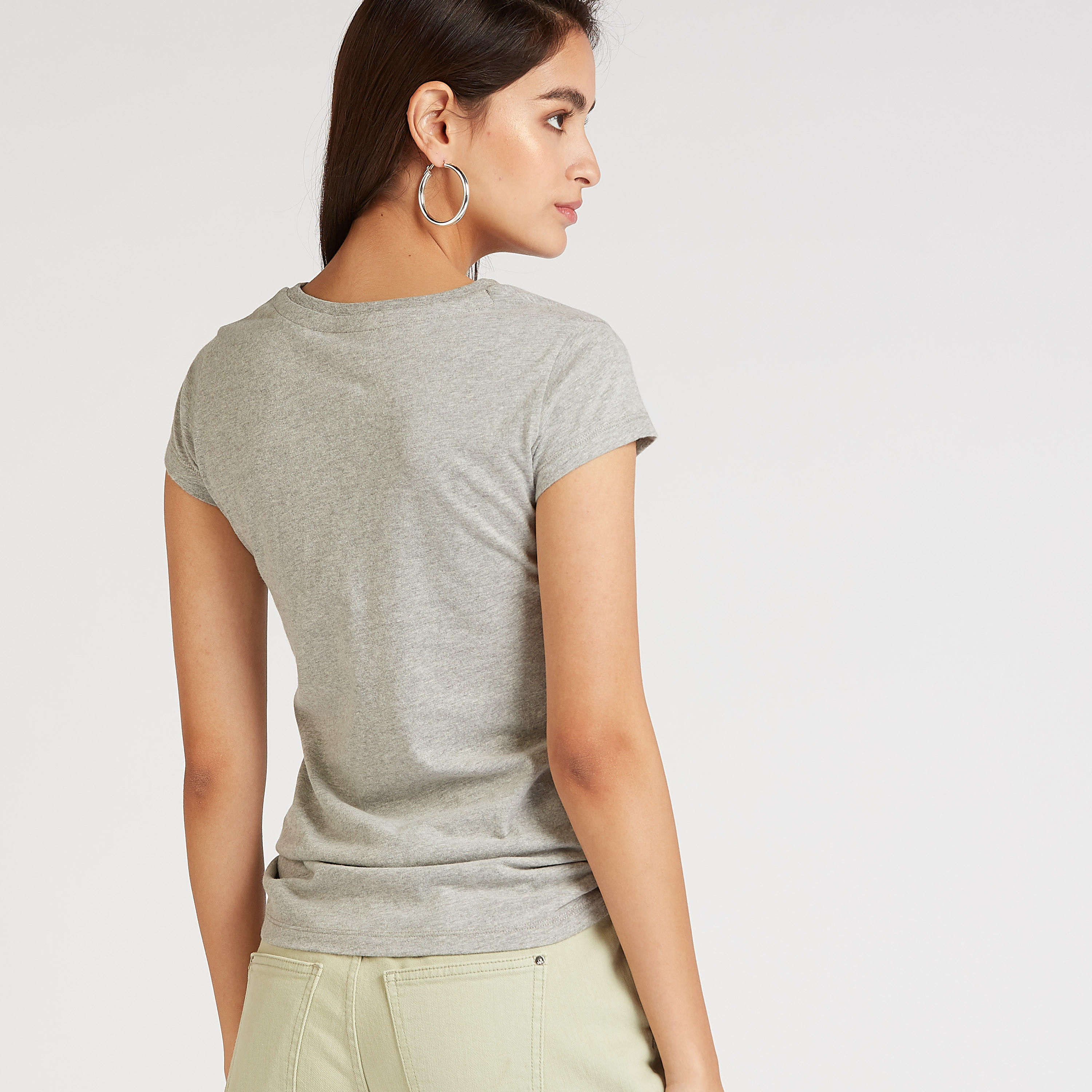 تيشيرت بياقة ضيّقة وأكمام كاب وطبعات سمايلي وورلد-women-clothing-tshirts-image-1