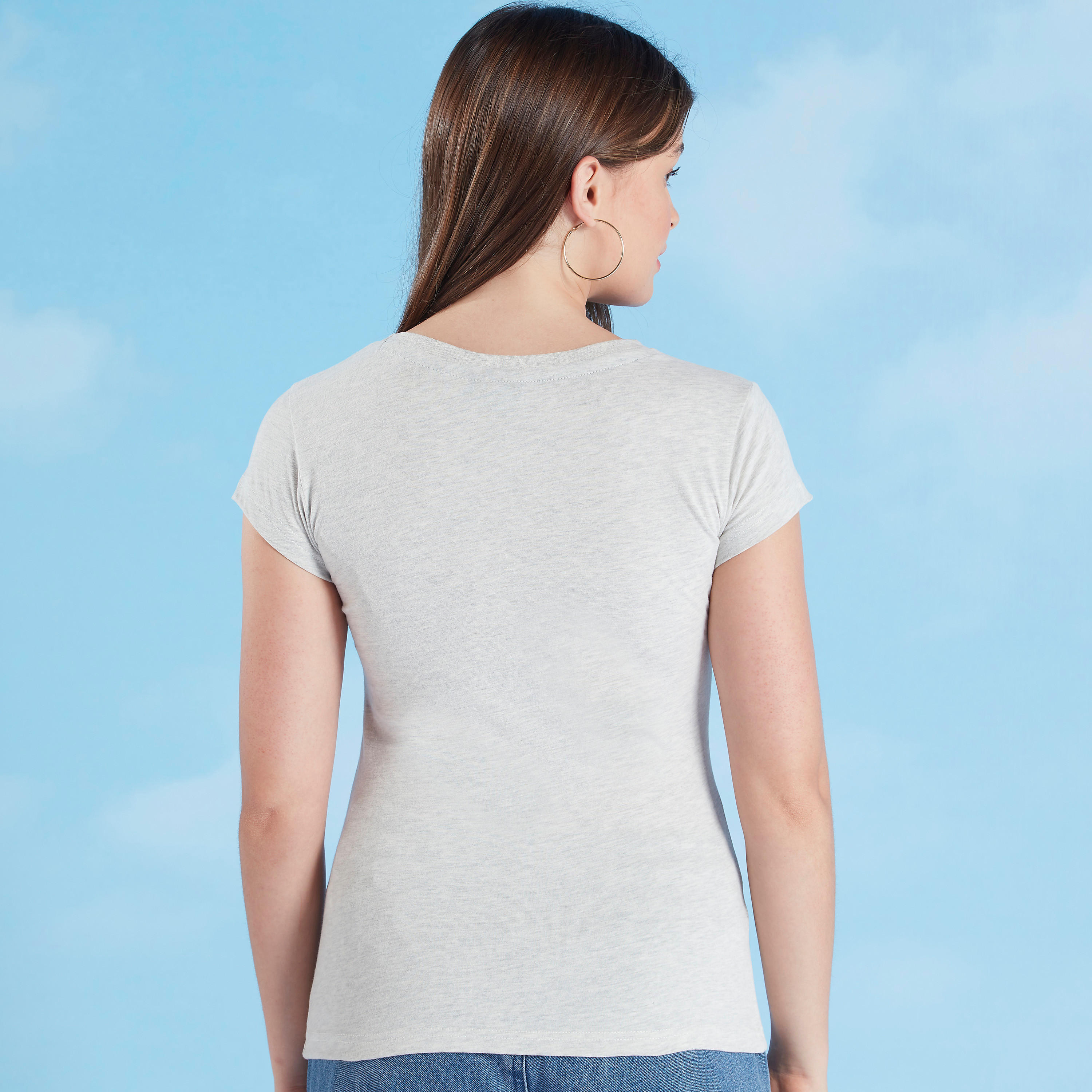 تيشيرت بياقة ضيقة وأكمام كاب وطبعات سمايلي وورلد جرافيك-women-clothing-tshirts-image-4