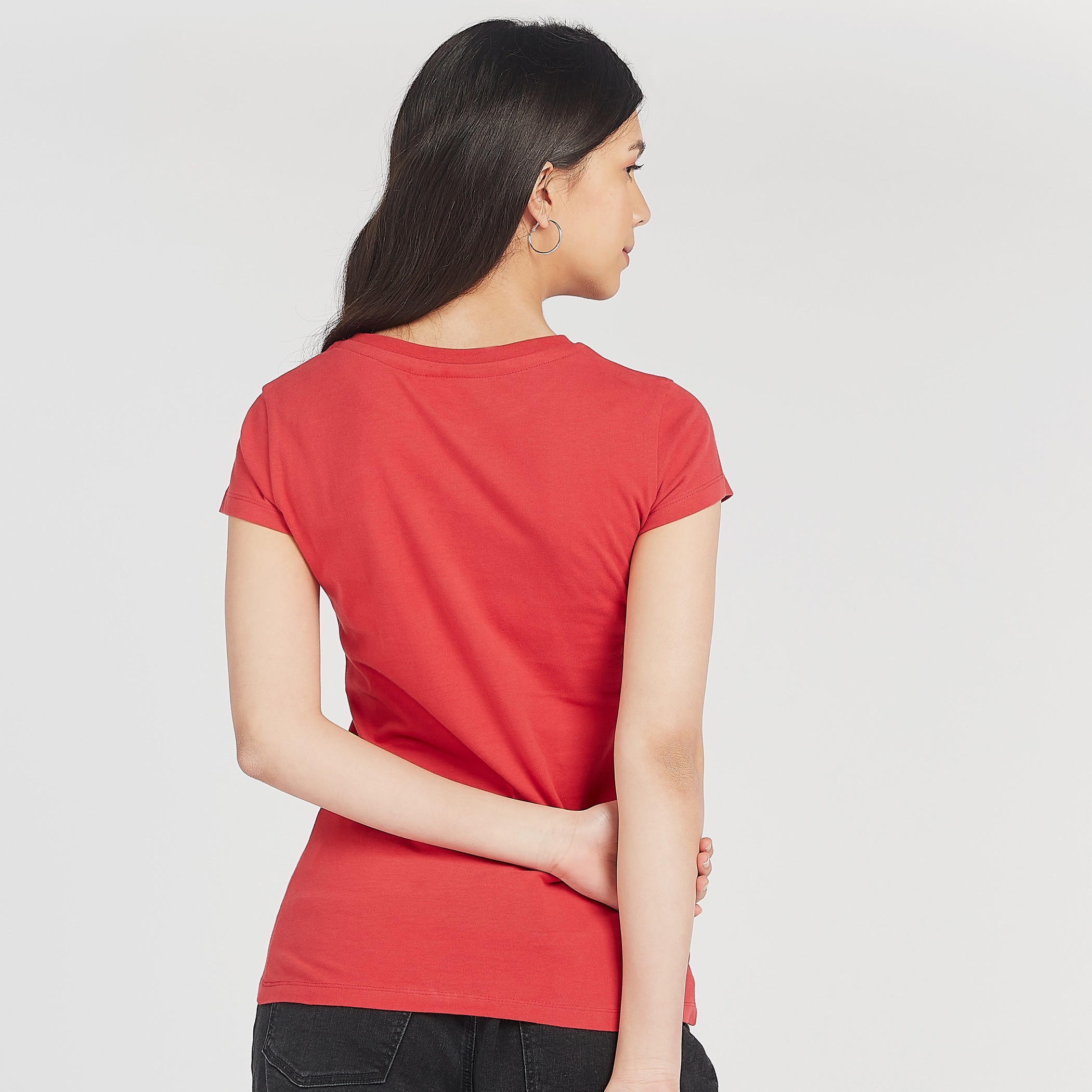 تيشيرت مستدام بياقة ضيقة و طبعات سمايلي وورلد جرافيك-women-clothing-tshirts-image-4