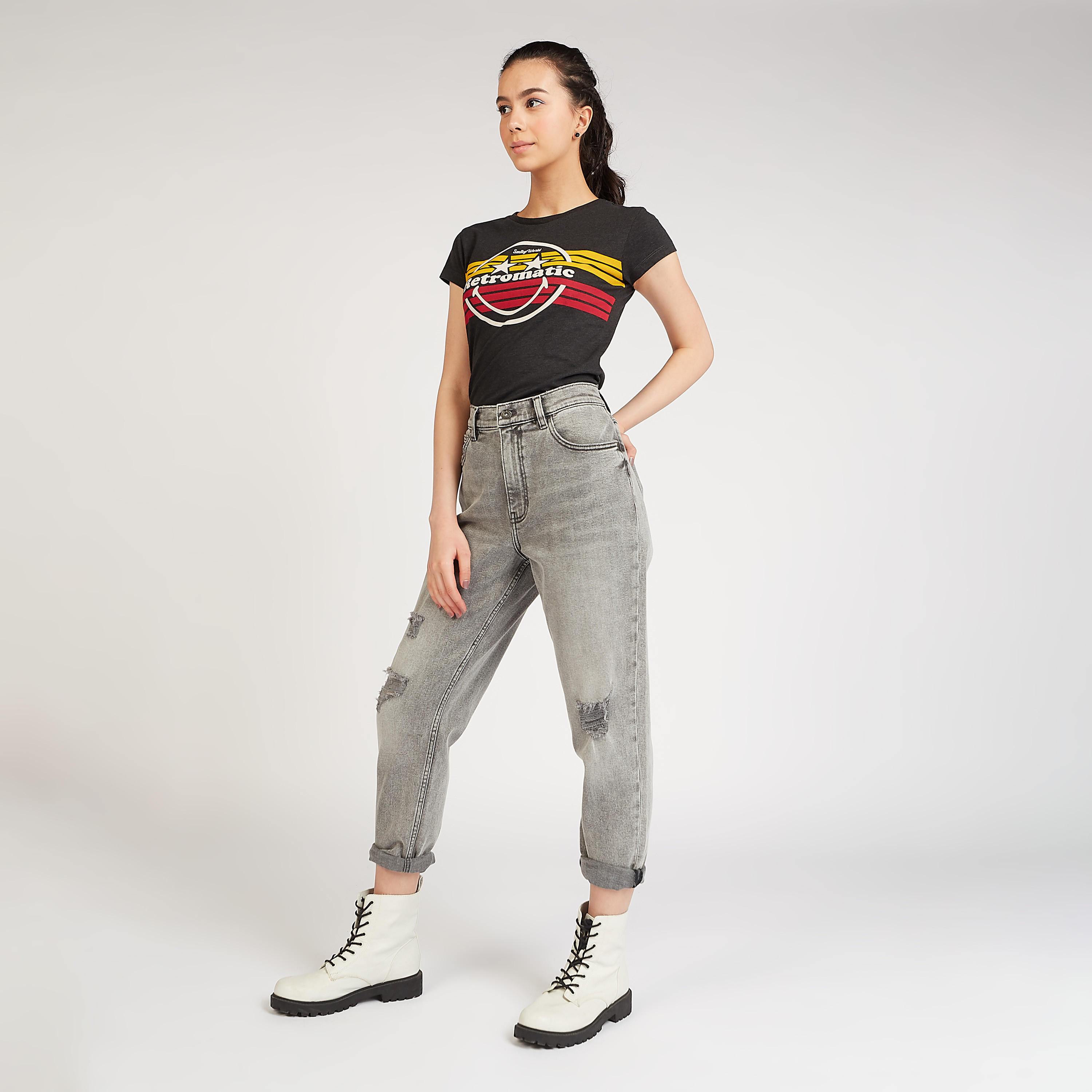 تيشيرت مستدام بياقة ضيقة و طبعات سمايلي وورلد جرافيك-women-clothing-tshirts-image-2