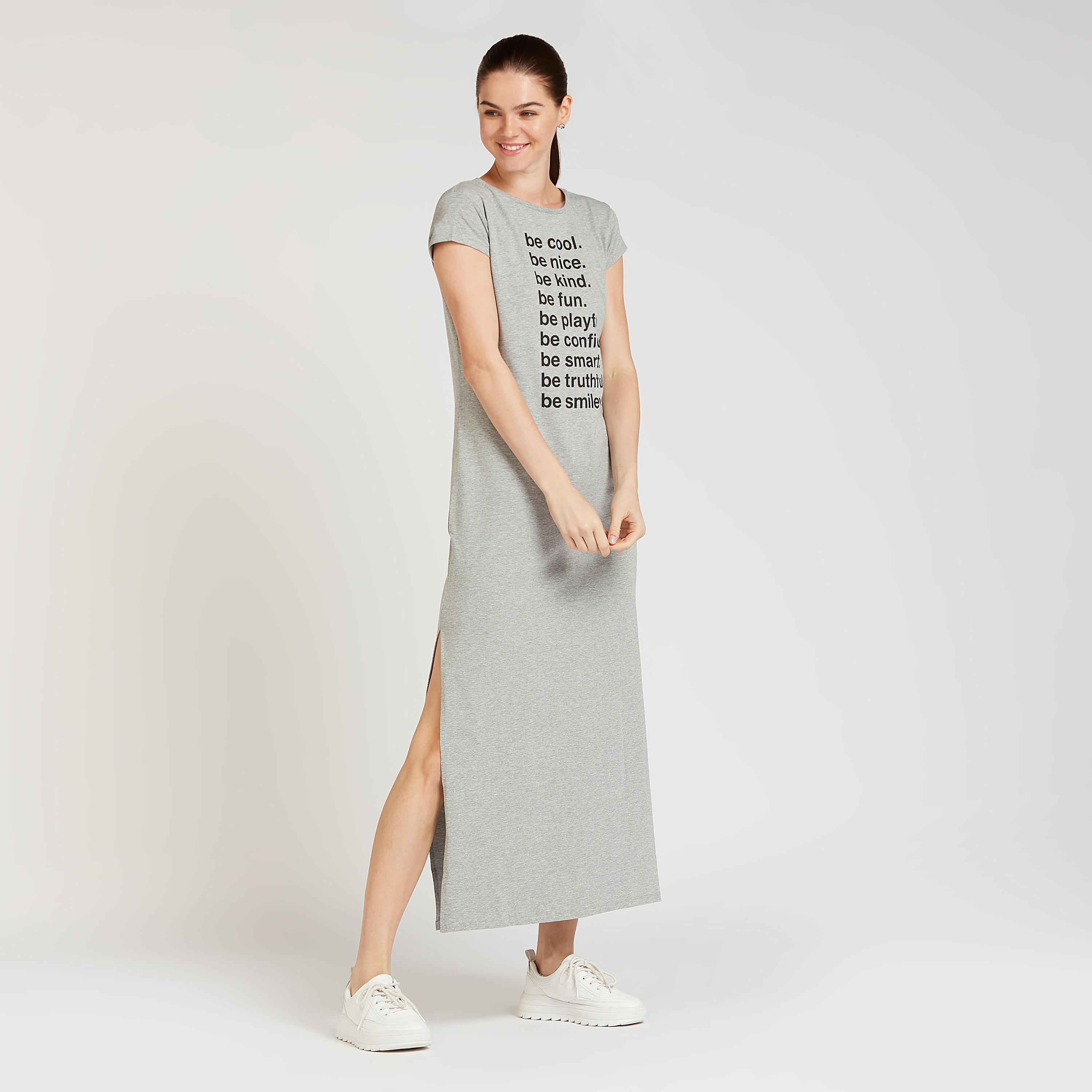 فستان تيشيرت ماكسي بأكمام كاب وشق جانبي وطبعات سمايلي وورلد-women-clothing-dresses-image-2
