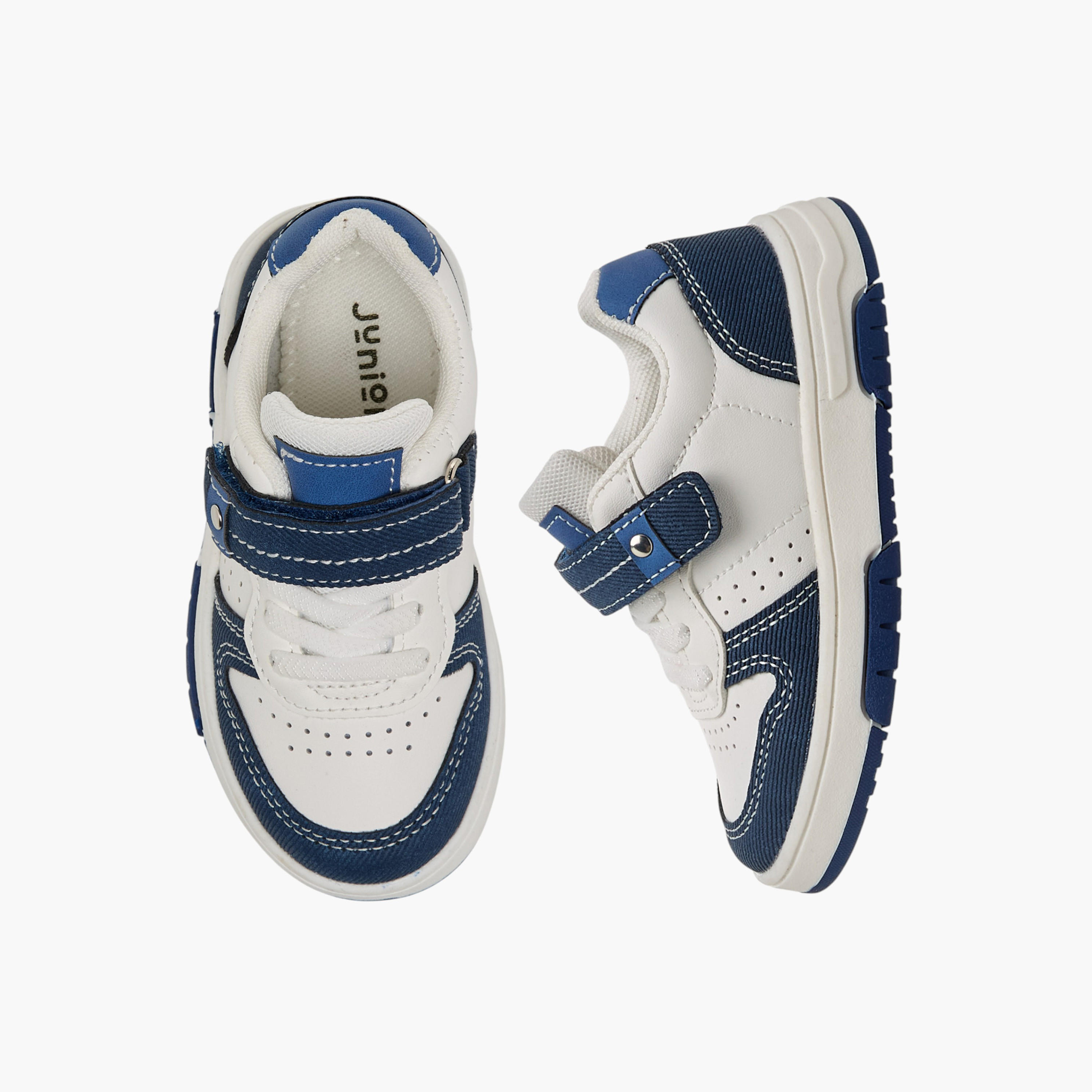حذاء سنيكرز بشريط إغلاق لاصق للأولاد من جونيورز-boys-shoes-sneakers-image-1
