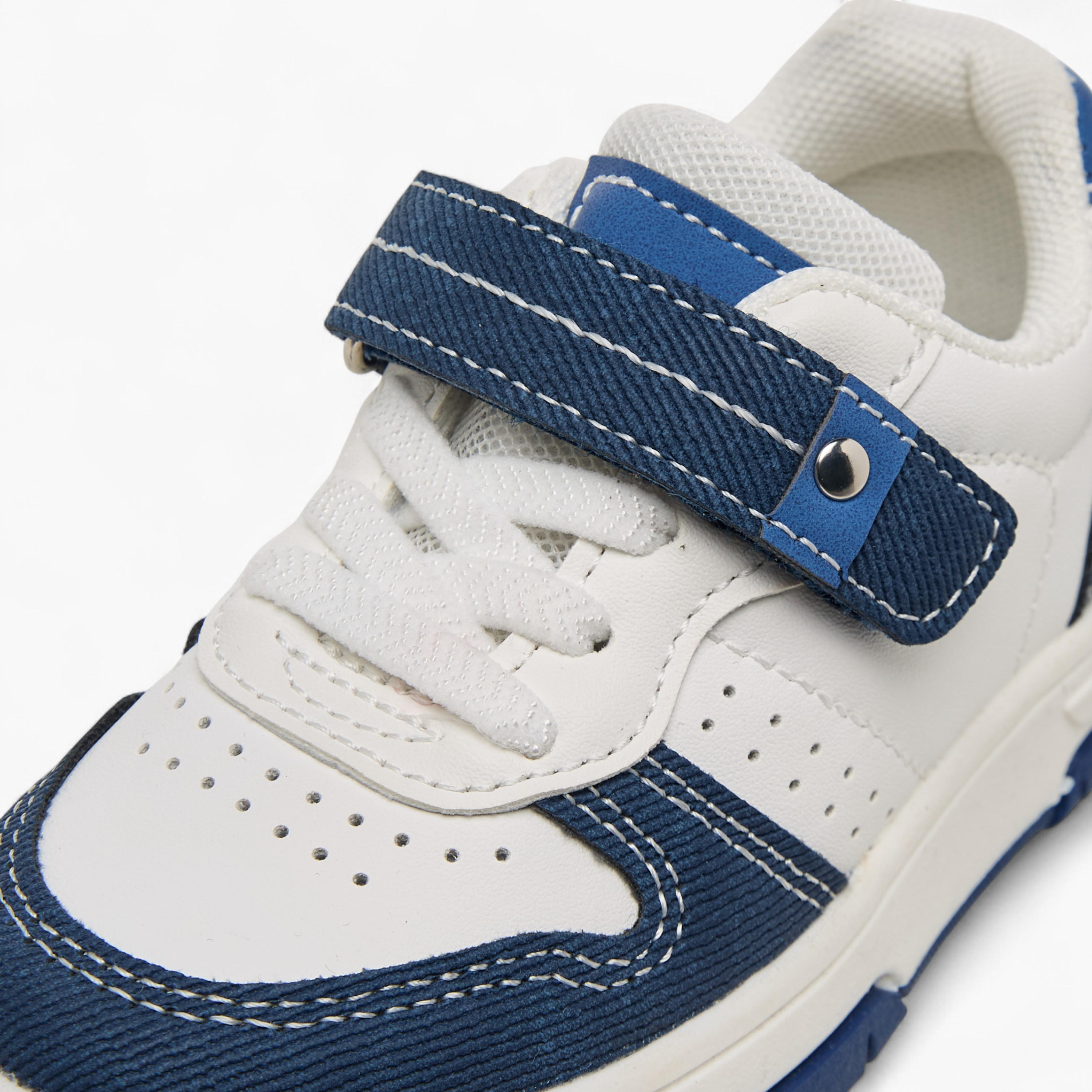 حذاء سنيكرز بشريط إغلاق لاصق للأولاد من جونيورز-boys-shoes-sneakers-image-4