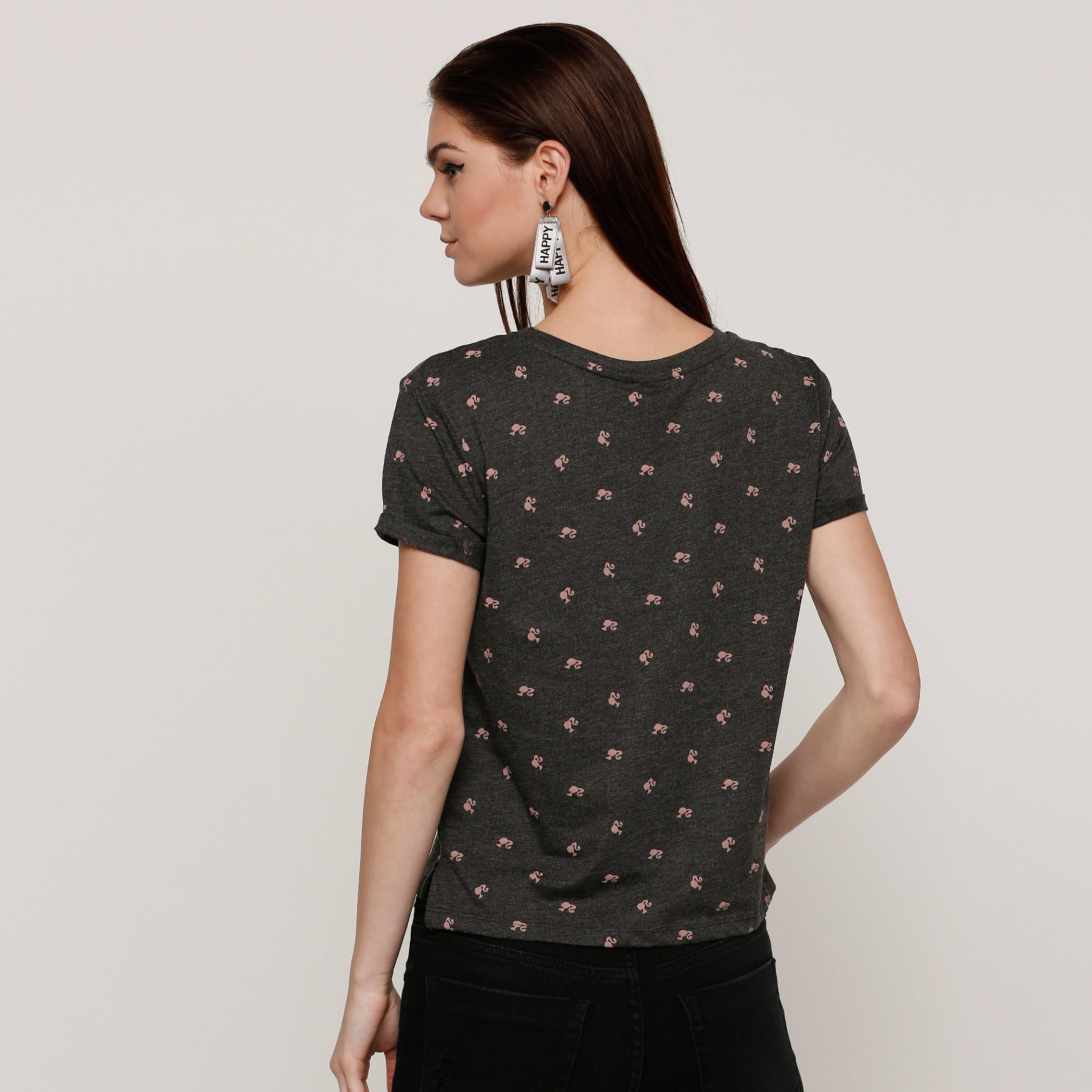 تيشيرت بياقة مستديرة وطبعات باربي-women-clothing-tshirts-image-4